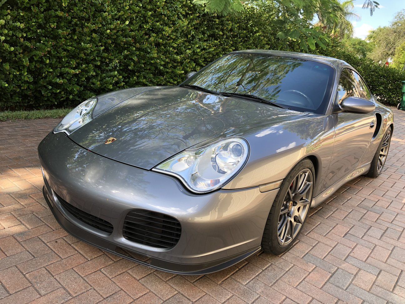 Grey Porsche 911 996 Turbo with 18" SM-10 Apex wheels in Anthracite