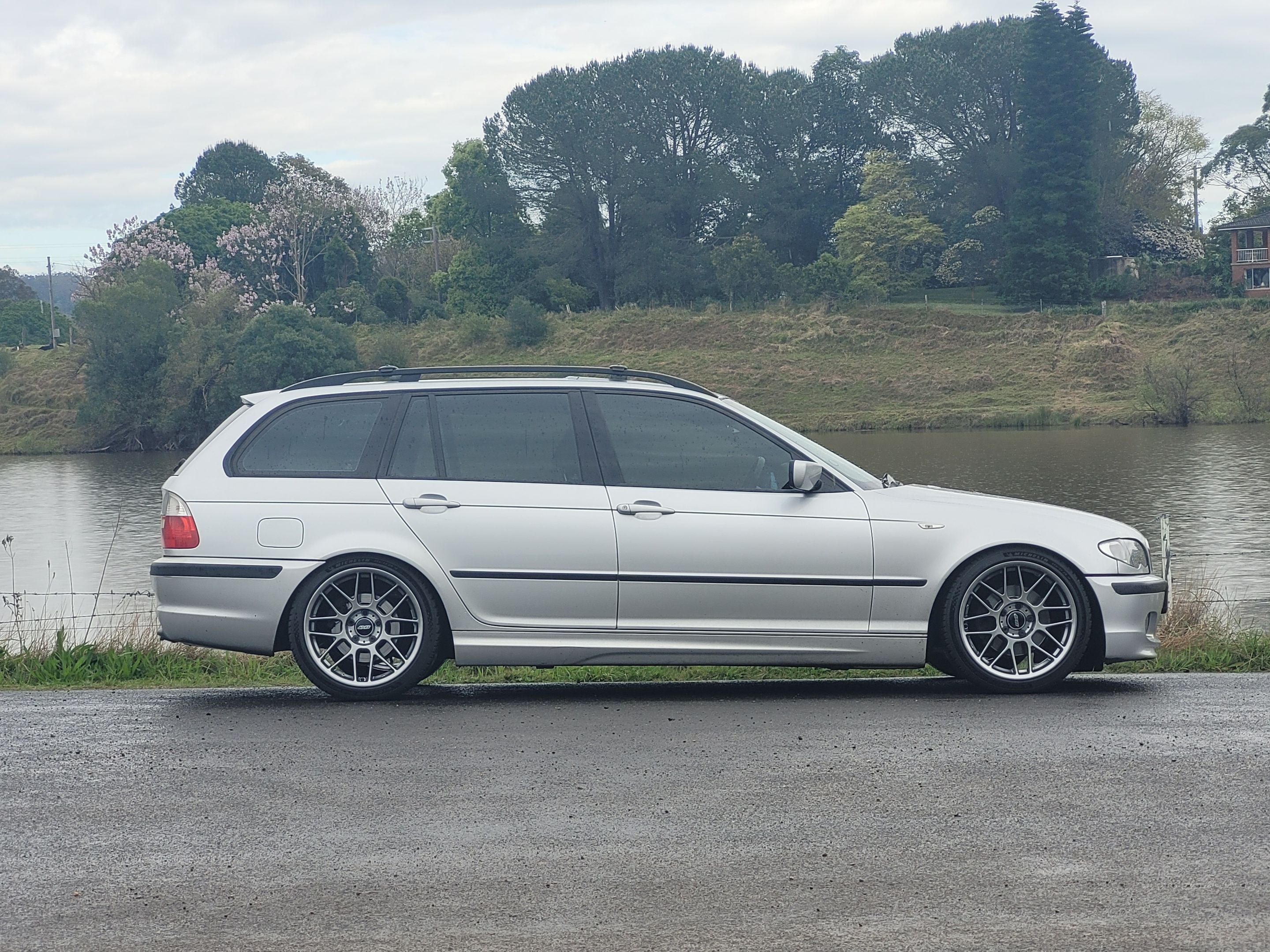 Silver BMW E46 3 Series with 18" ARC-8 Apex wheels in Hyper Black