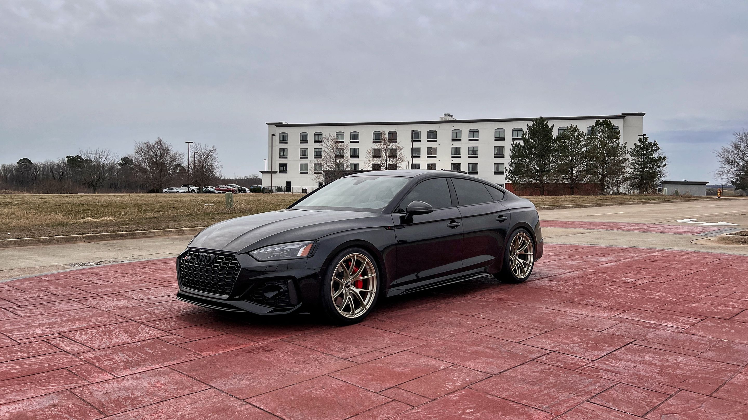 Black Audi B9 RS 5 Sportback with 20" VS-5RS Apex wheels in Motorsport Gold