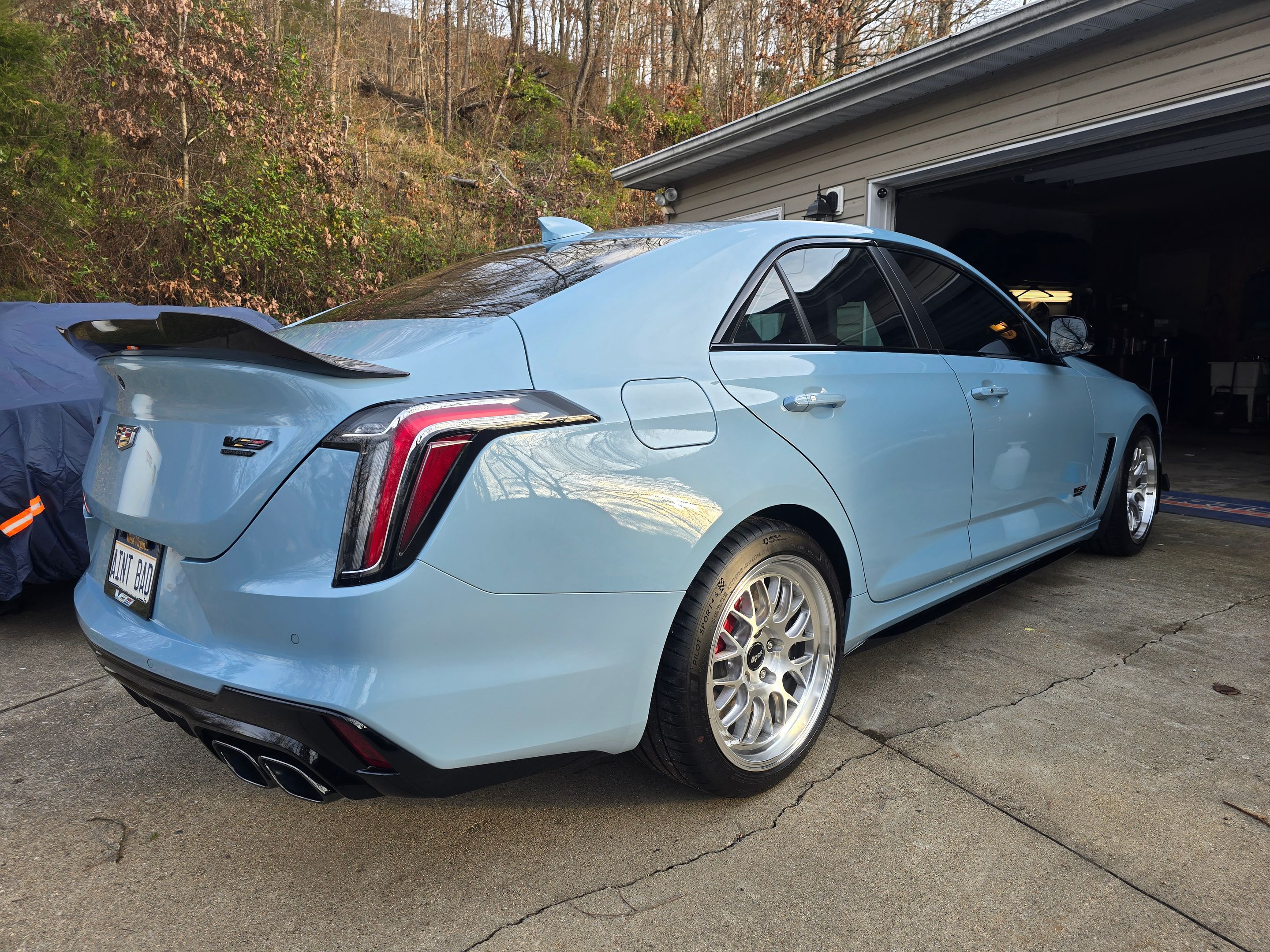 Blue Cadillac CT4-V Blackwing with 18" ML-10RT Apex wheels in Brushed Clear