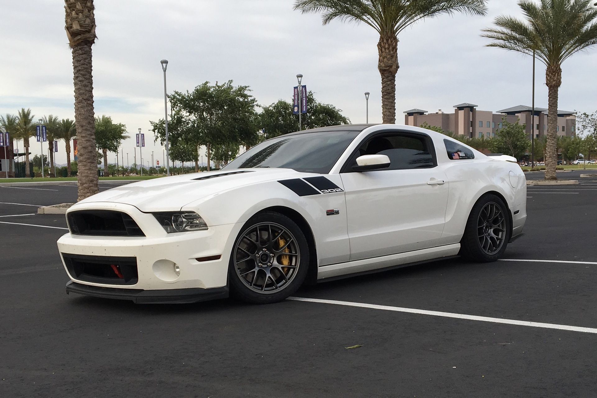 Ford S197 Mustang GT with 18