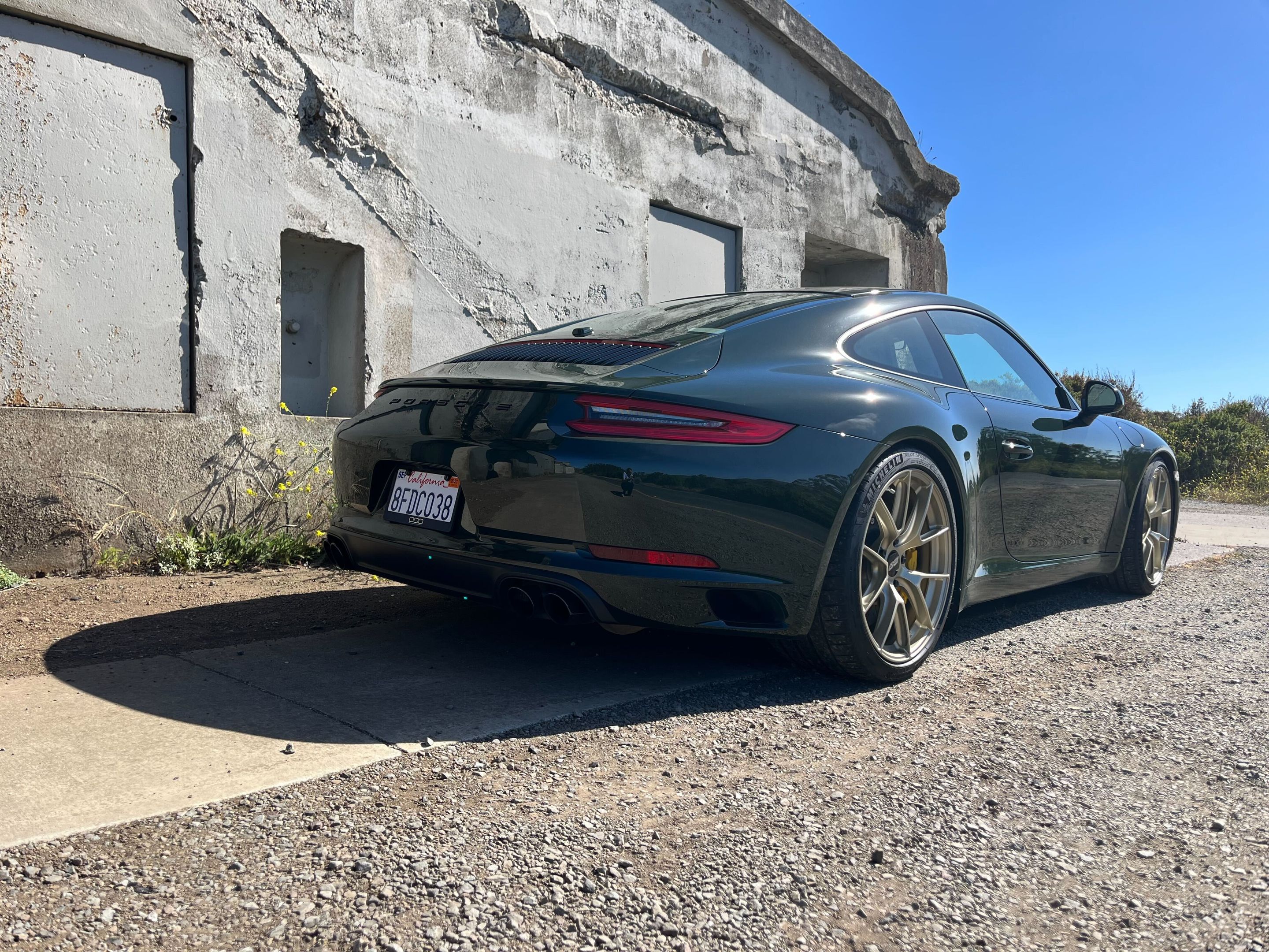 Green Porsche 911 991.2 Carrera T with 20" VS-5RS Apex wheels in Motorsport Gold
