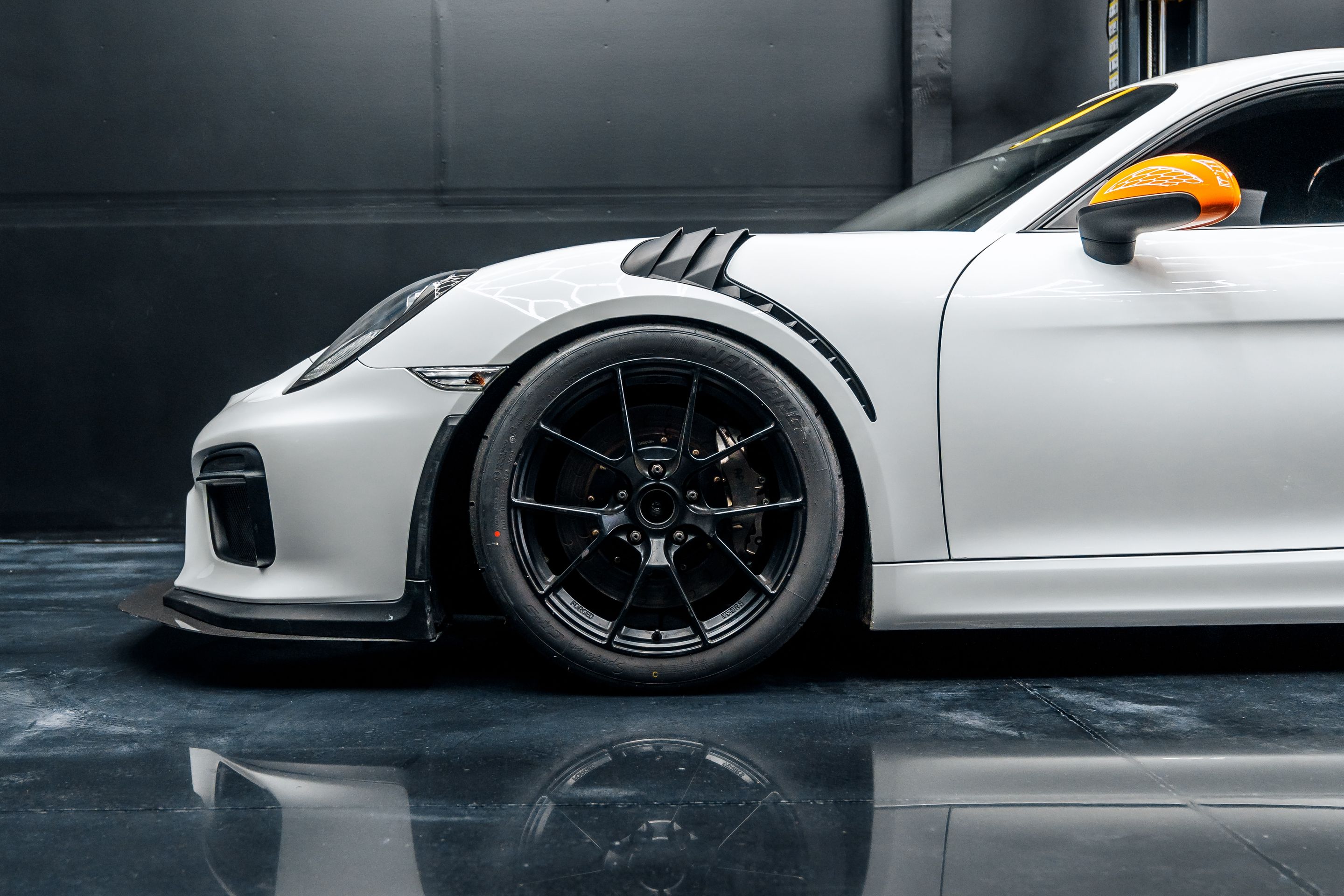 White Porsche 981 Cayman Base with 19" VS-5RS Apex wheels in Satin Black