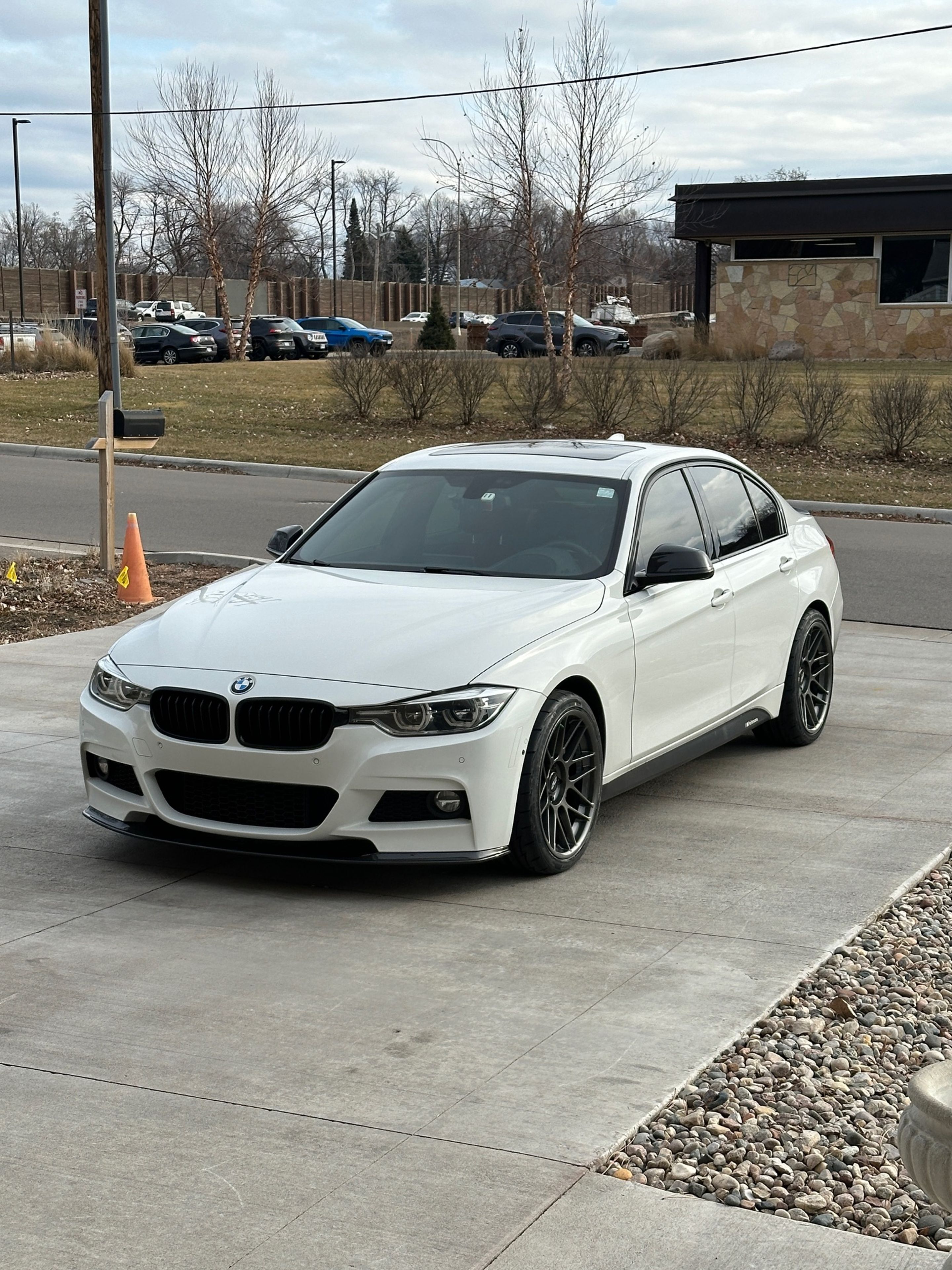 White BMW F30 Sedan 3 Series with 19" ARC-8 Apex wheels in Anthracite