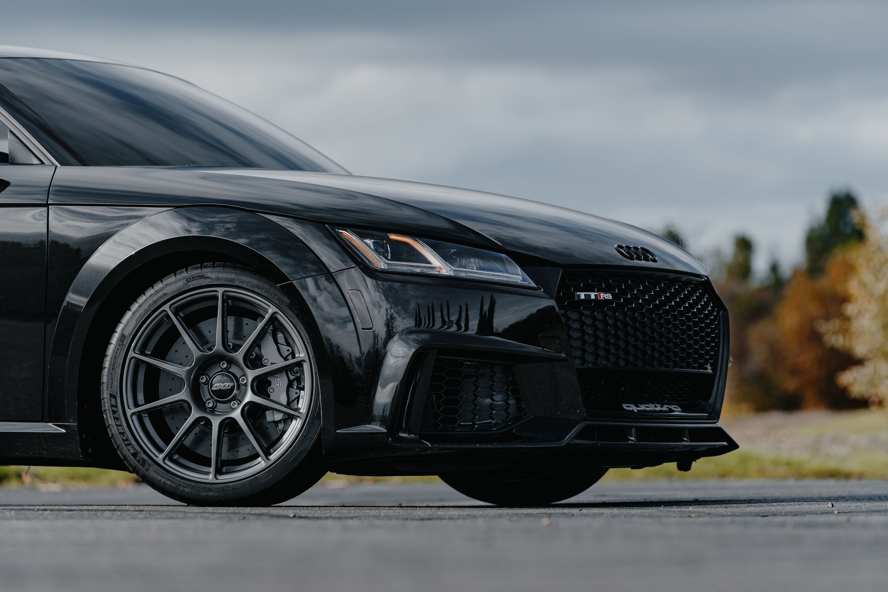 Black Audi FV/8S TT RS with 18" SM-10 Apex wheels in Anthracite