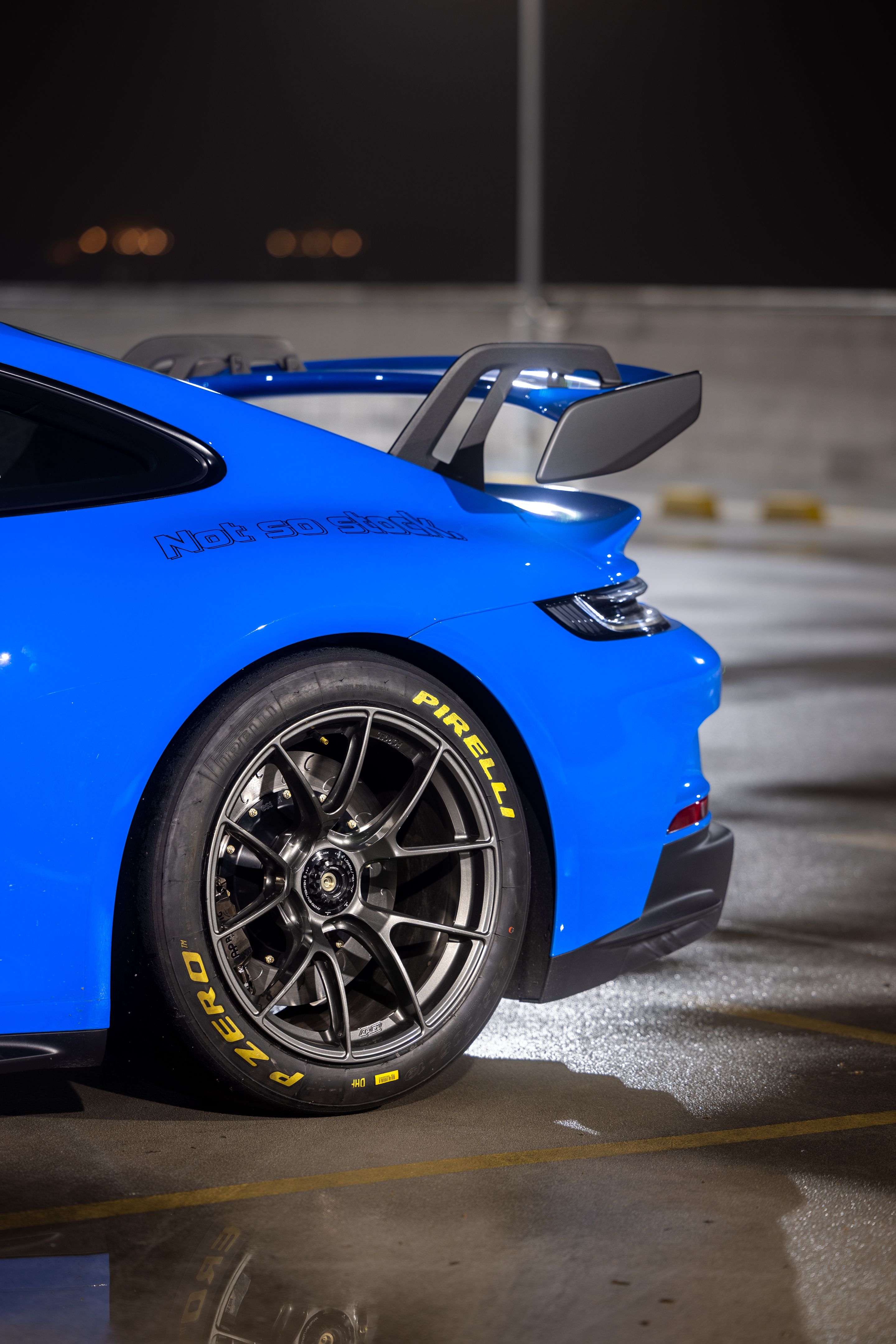 Blue Porsche 911 992.1 GT3 with 19" VS-5RS Apex wheels in Anthracite