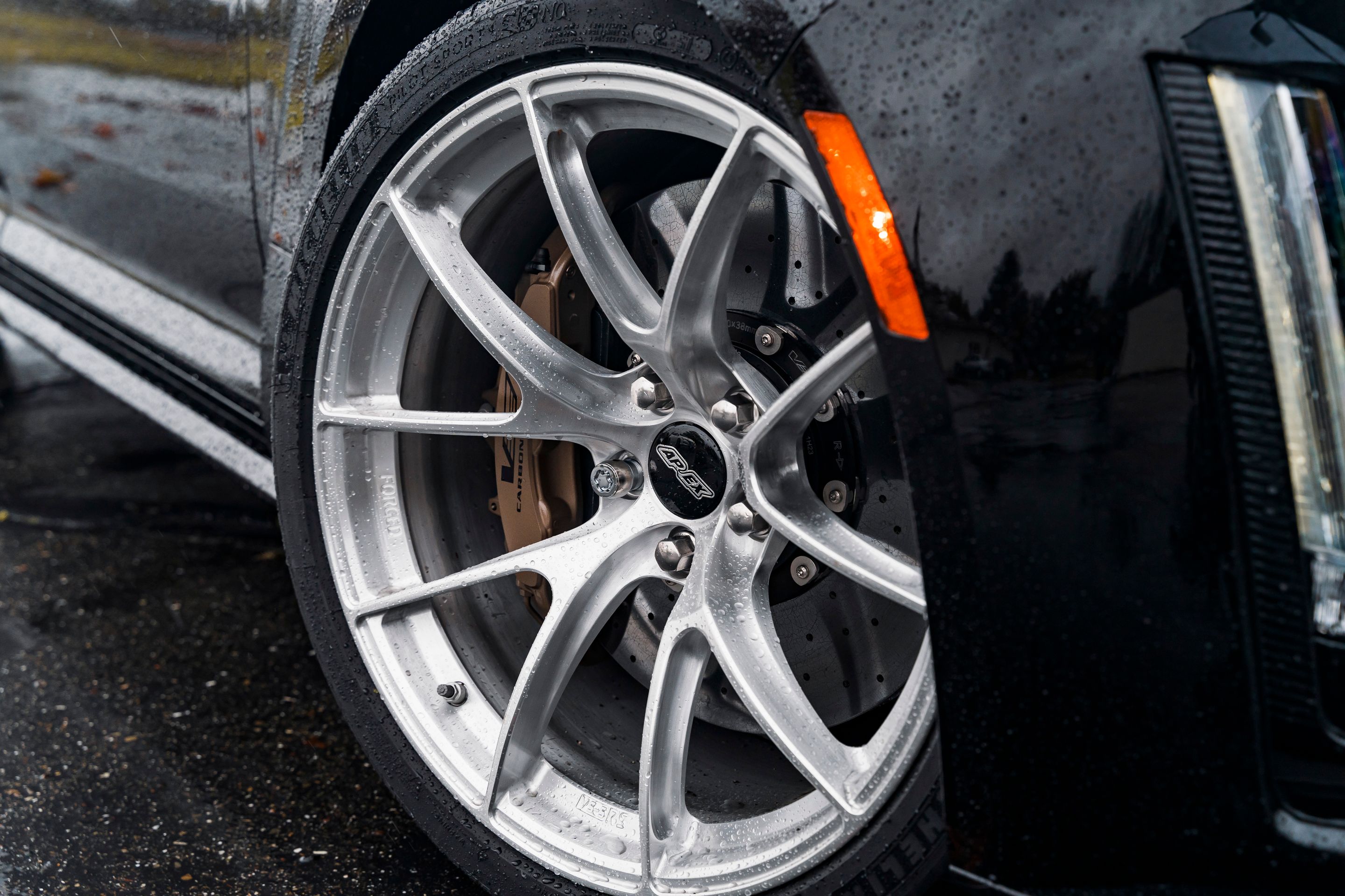 Black Cadillac CT5-V Blackwing with 20" VS-5RS Apex wheels in Brushed Clear