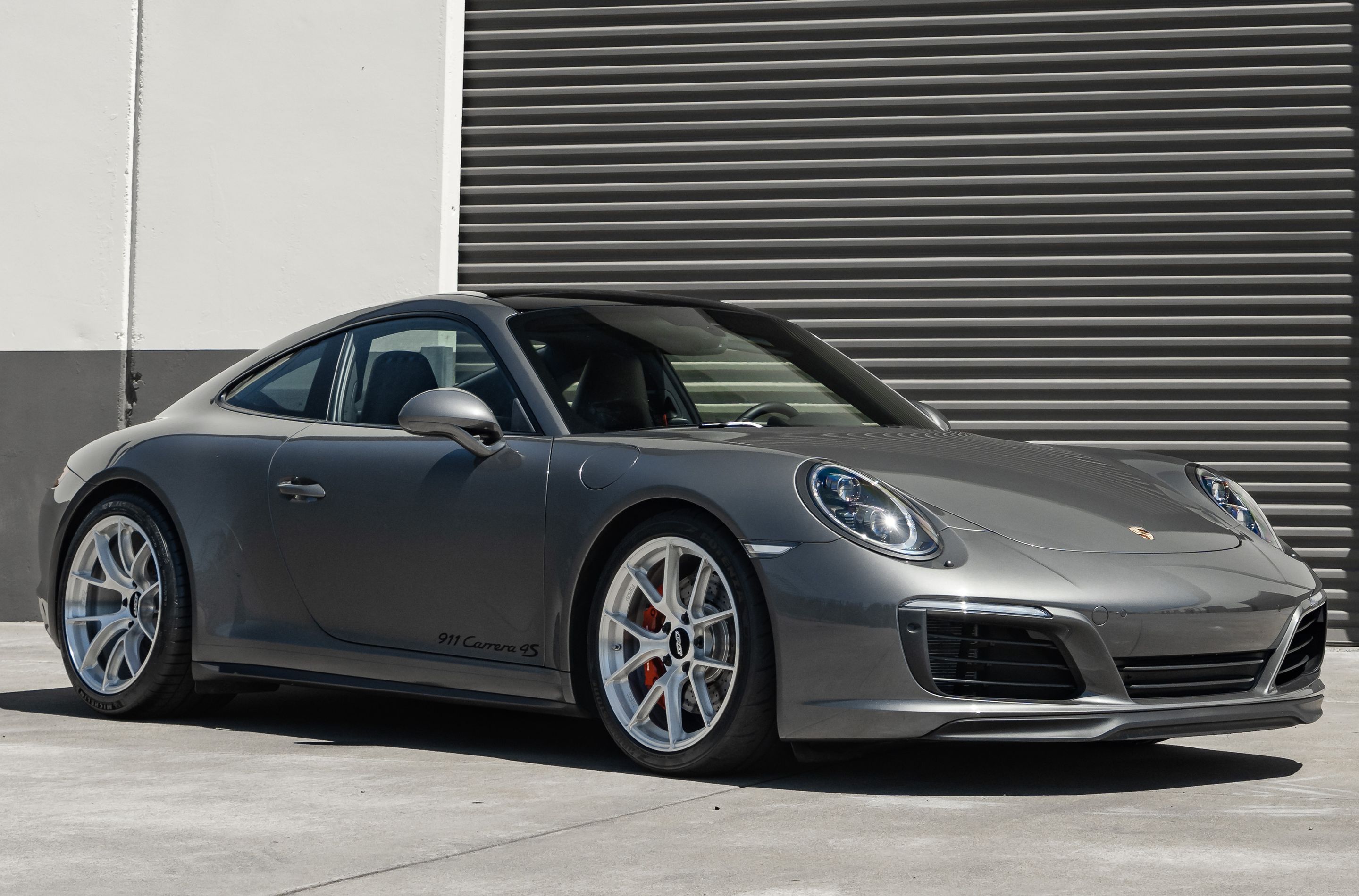 Grey Porsche 911 991.2 Carrera 4S with 19" VS-5RS Apex wheels in Brushed Clear