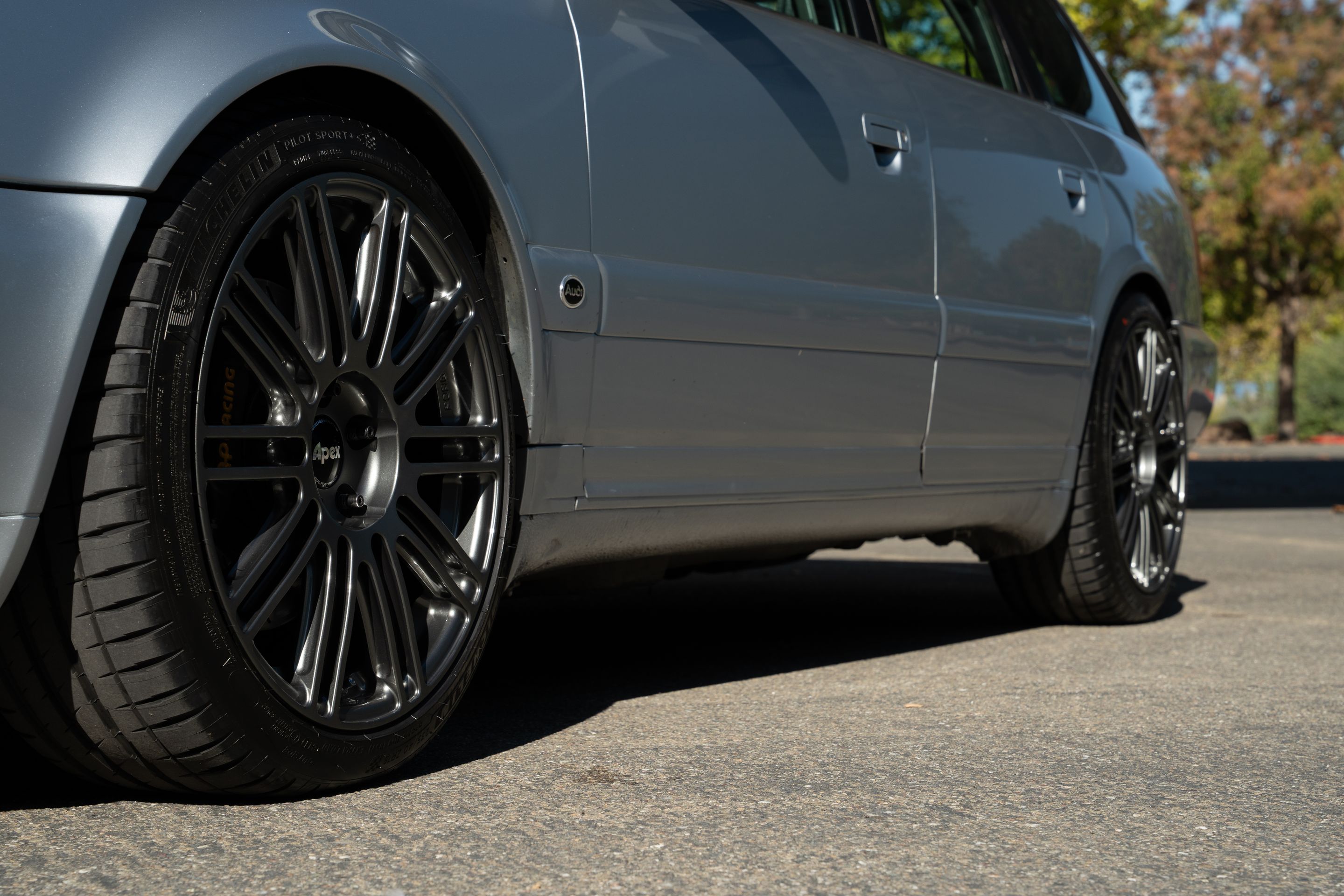 Silver Audi C4 S6 Avant/Wagon with 18" TC-10RT Apex wheels in Anthracite