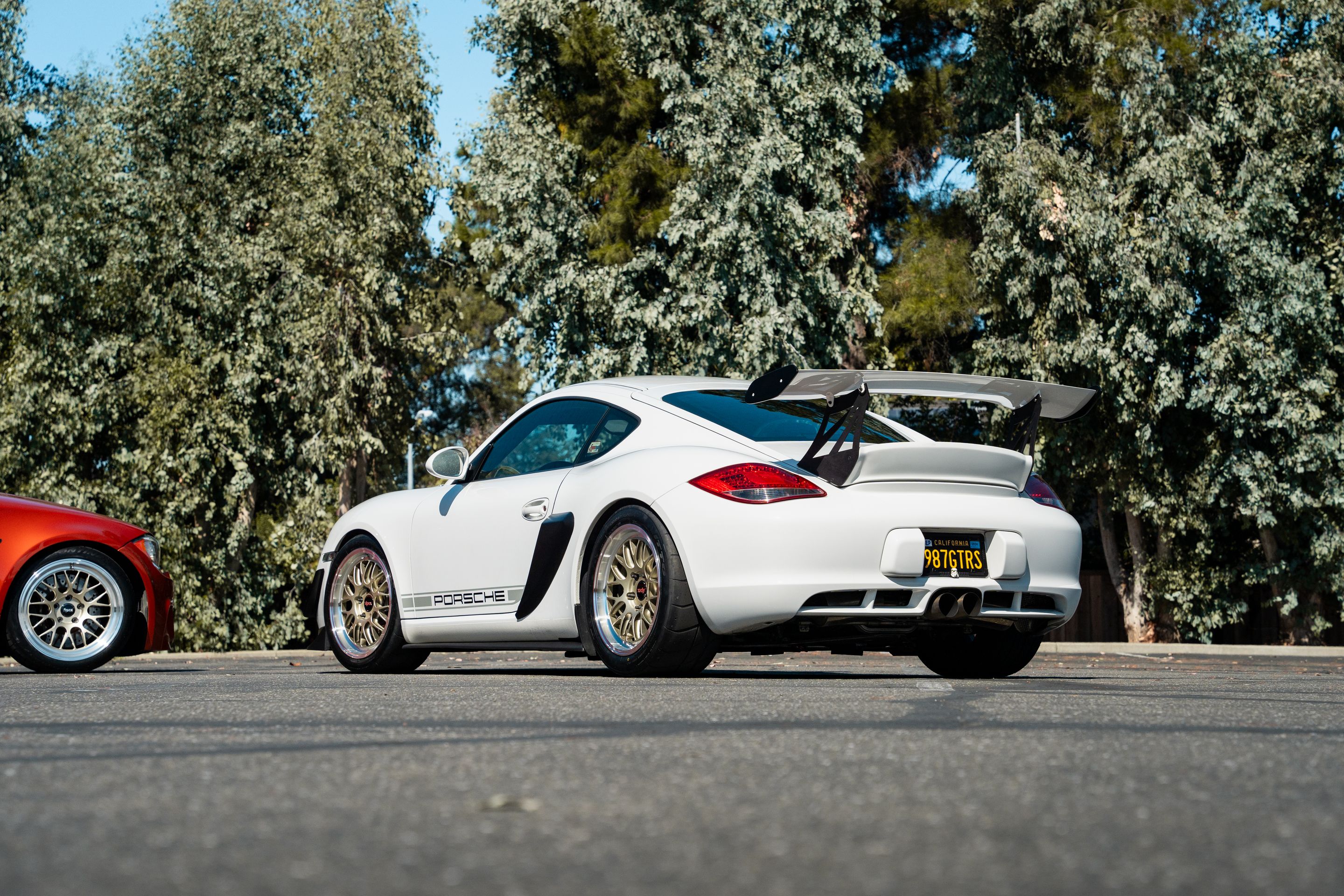 White Porsche 987 Cayman Base with 18" ML-10RT Apex wheels in Machined Lip Gloss Motorsport Gold