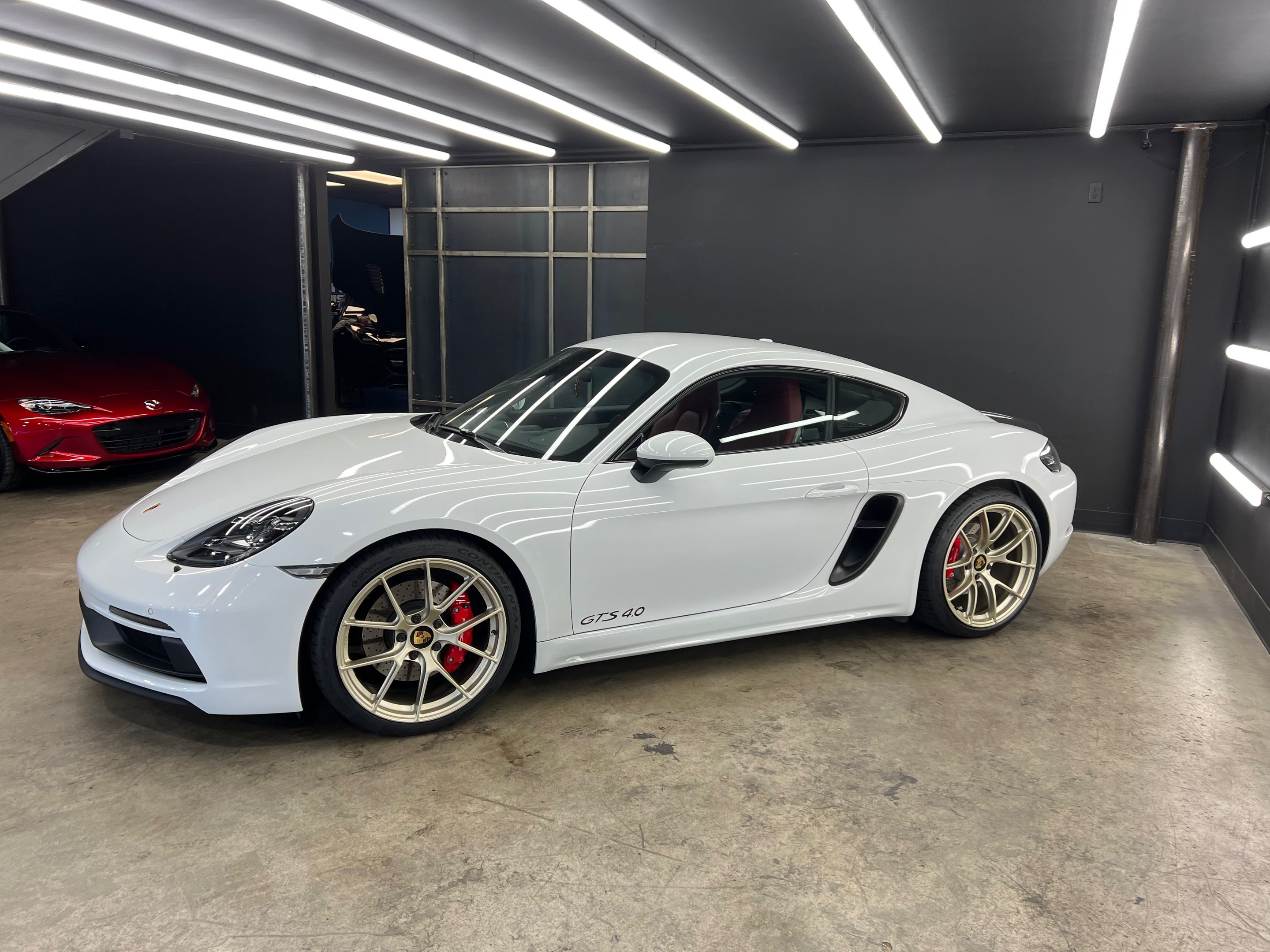 White Porsche 718 Cayman GTS 4.0L with 20" VS-5RS Apex wheels in Motorsport Gold