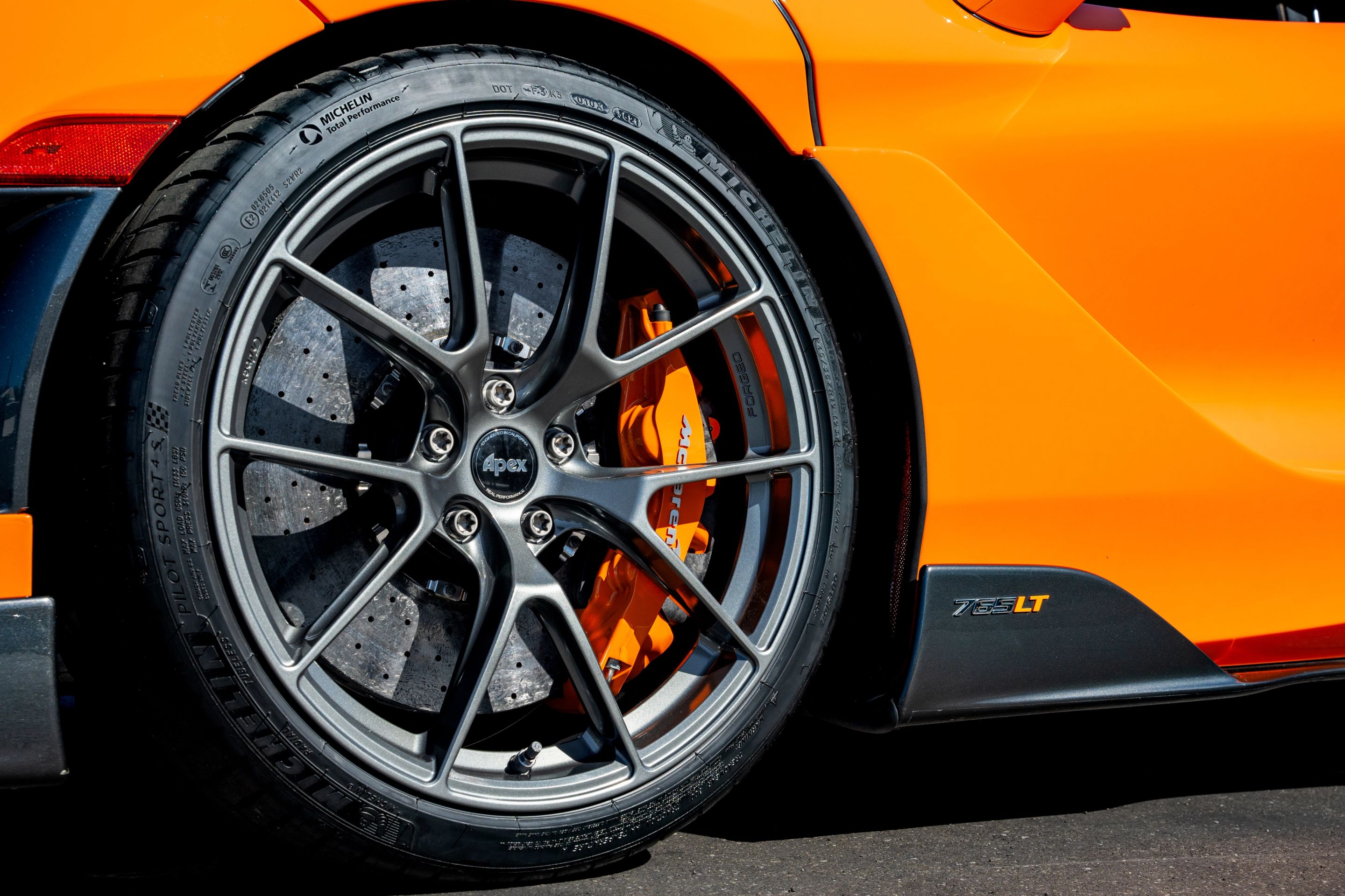 Orange McLaren 765LT with 19"/20" VS-5RS Apex wheels in Anthracite