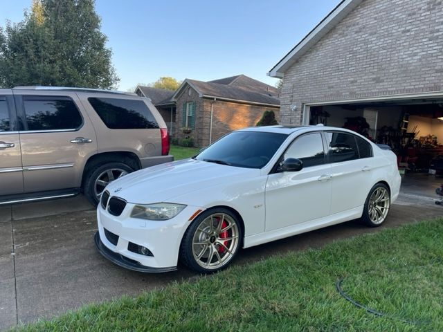 White BMW E90 LCI Sedan 3 Series with 19" VS-5RS Apex wheels in Motorsport Gold