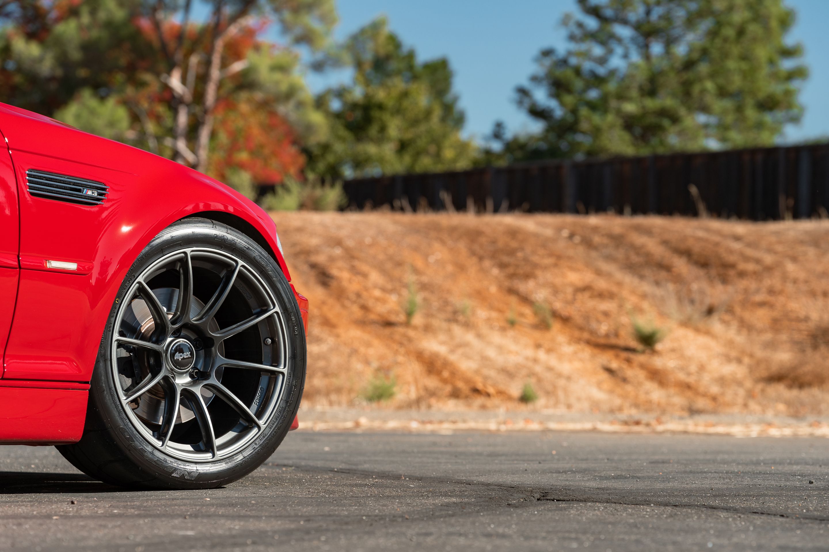 Red BMW E46 M3 with 18" SM-10RS Apex wheels in Anthracite