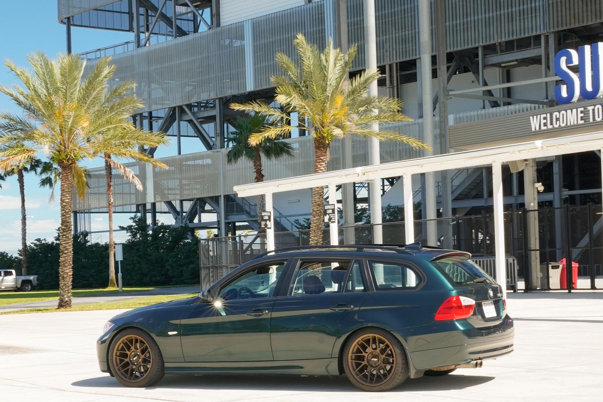 BMW E91 Wagon 3 Series with 18 EC-7RS in Anthracite on BMW E90 E91 E92 E93  - Apex Album