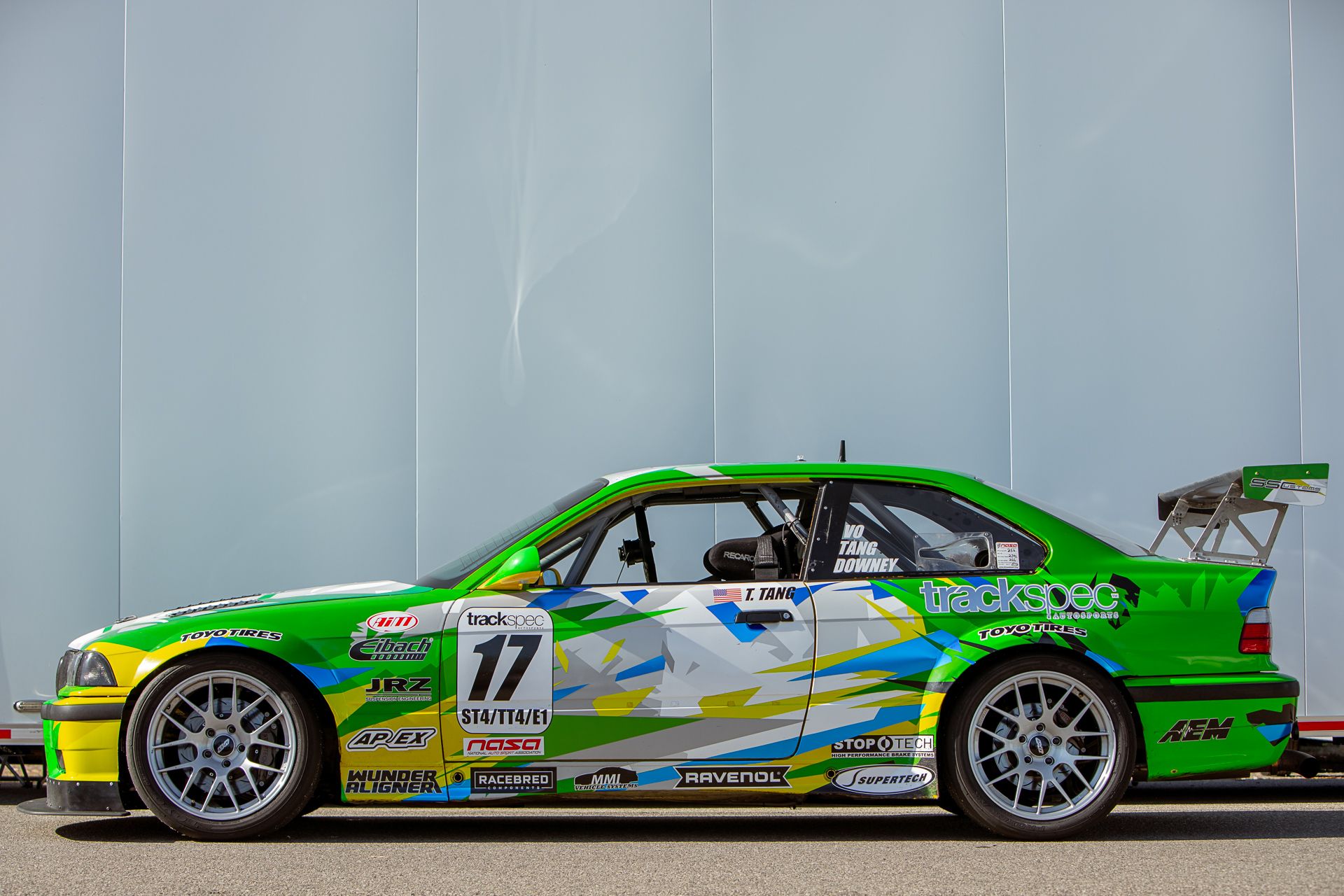 Race Livery BMW E36 M3 with 18" EC-7R Apex wheels in Brushed Clear