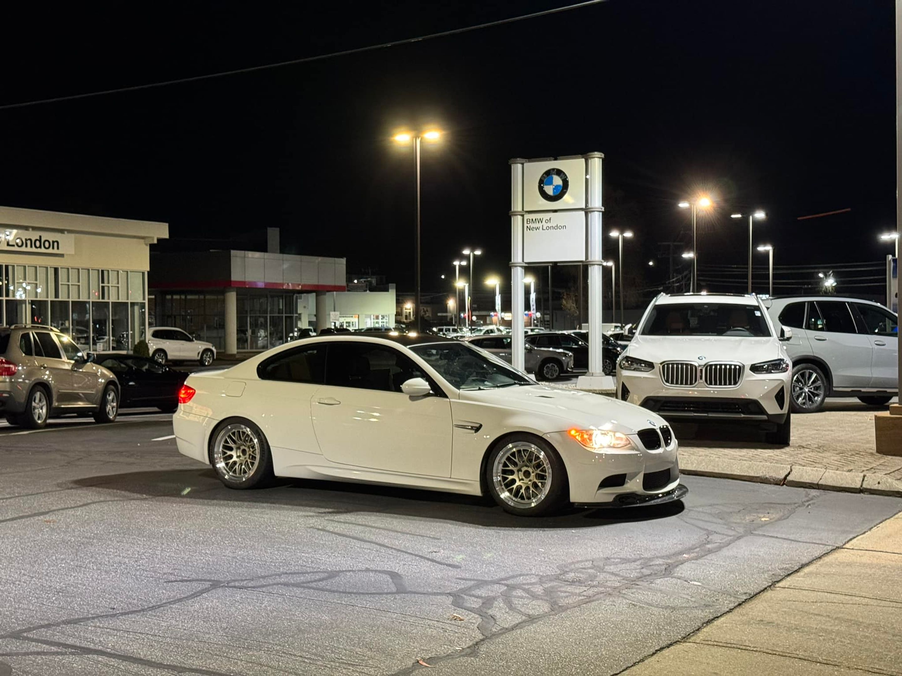 White BMW E92 Coupe M3 with 18" ML-10RT Apex wheels in Machined Lip Gloss Motorsport Gold
