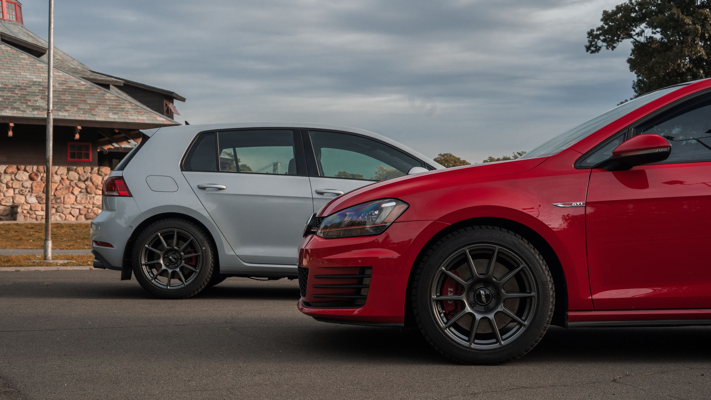 Red VW MK7 GTI with 17" SM-10 Apex wheels in Anthracite