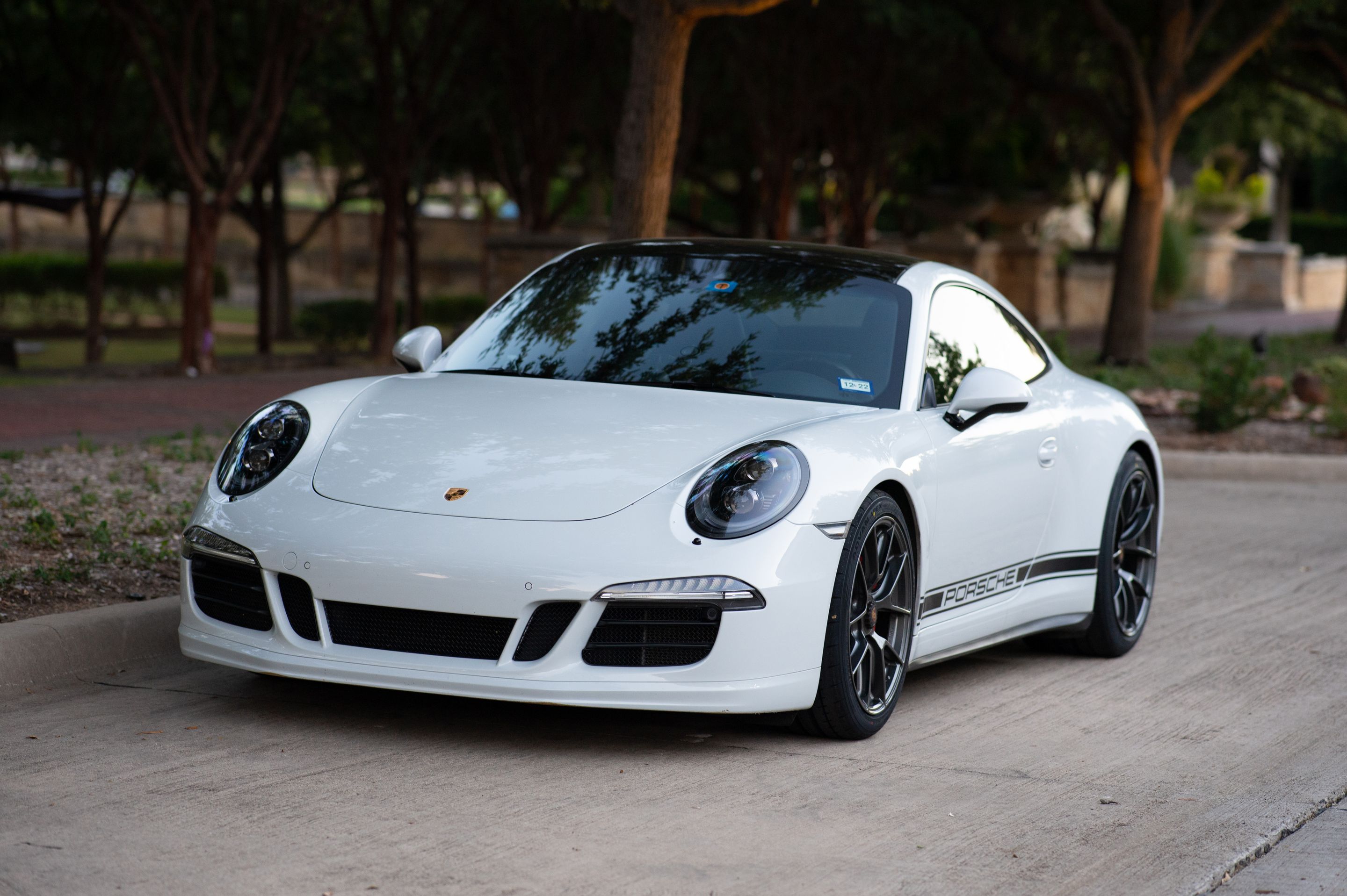 White Porsche 911 991.1 Carrera GTS with 19" VS-5RS Apex wheels in Anthracite