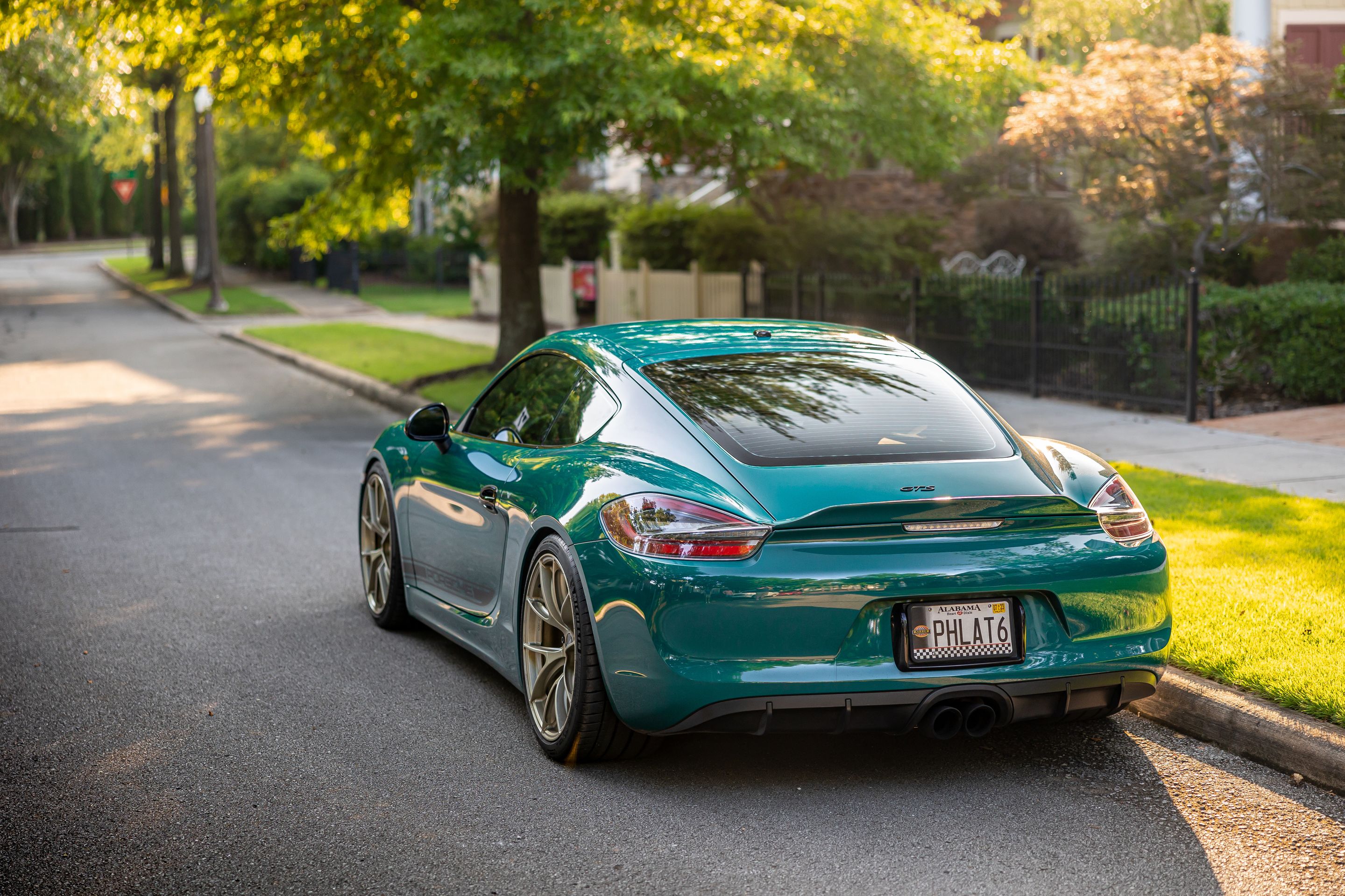 Green Porsche 981 Cayman GTS with 20" VS-5RS Apex wheels in Motorsport Gold