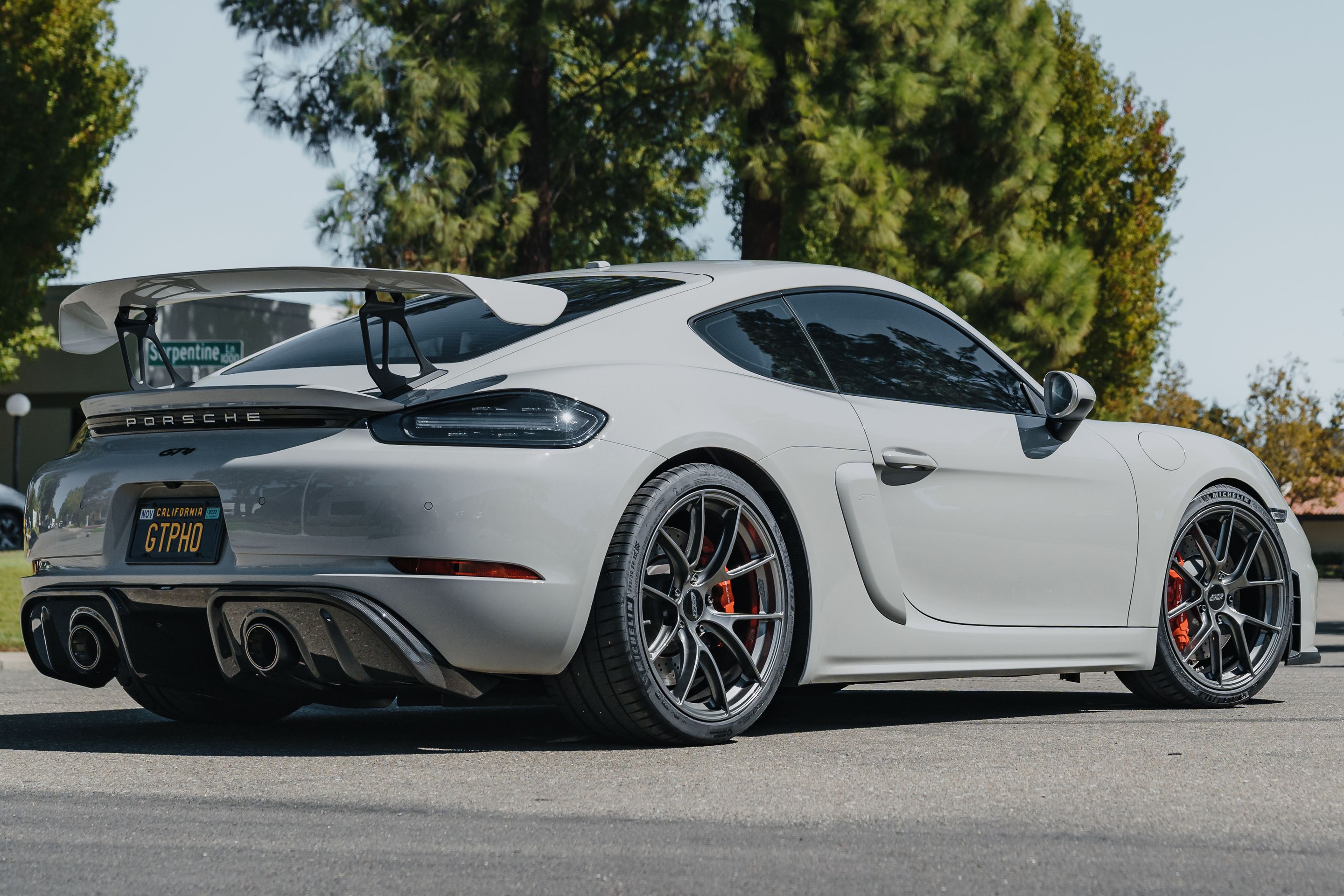 Grey Porsche 718 Cayman GT4 with 20" VS-5RS Apex wheels in Anthracite