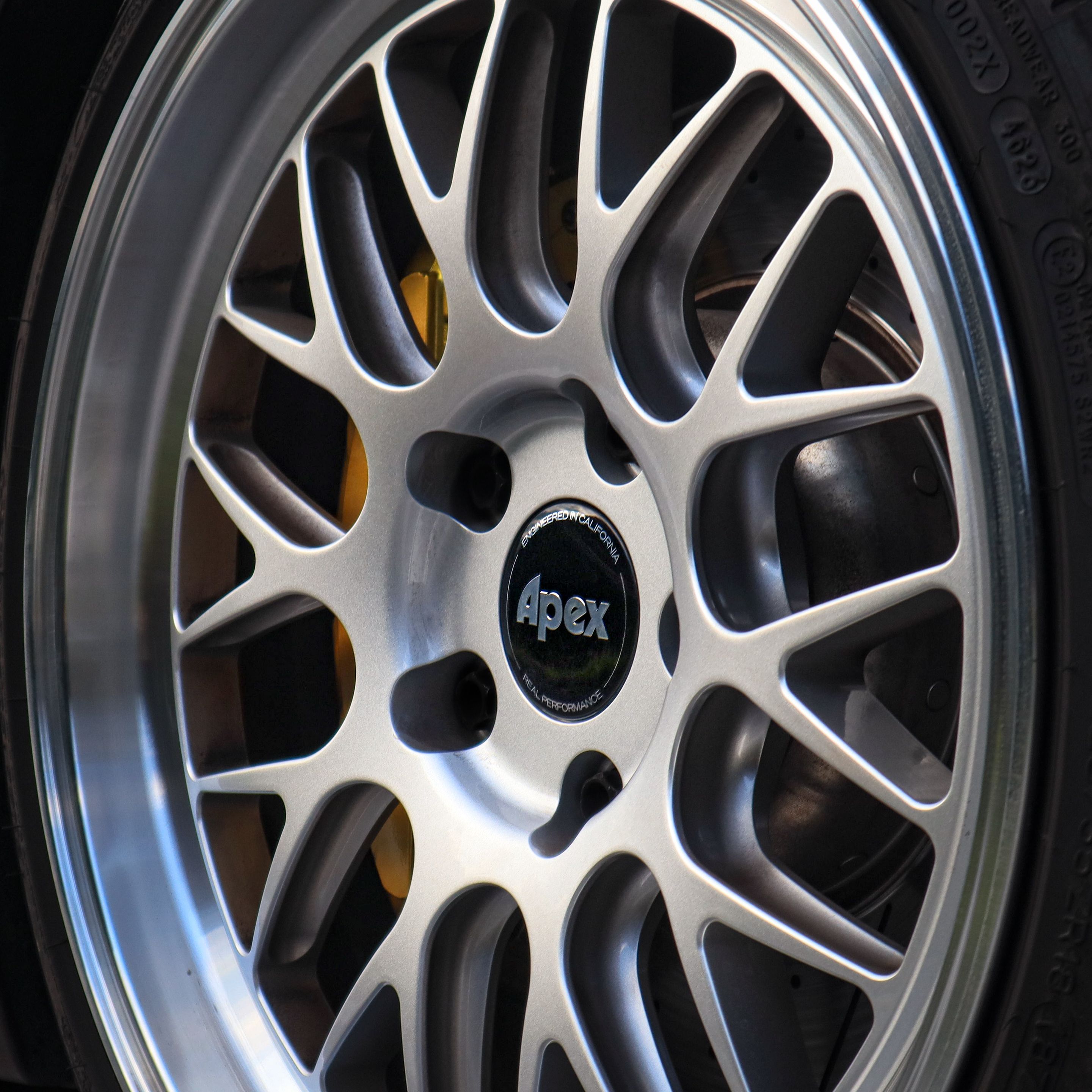 Red BMW E82 Coupe 1 Series with 18" ML-10RT Apex wheels in Machined Lip Race Silver