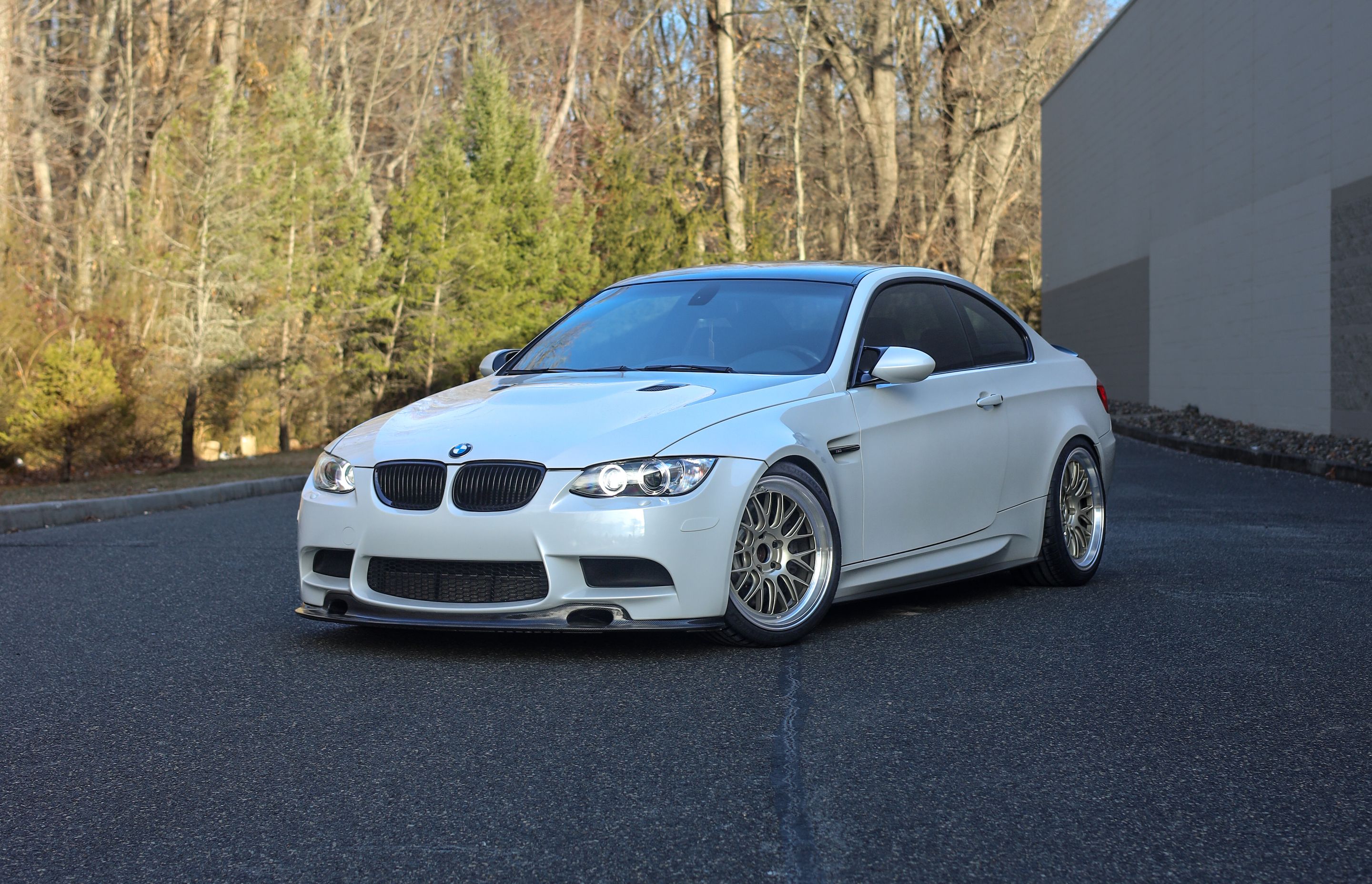 White BMW E92 Coupe M3 with 19" ML-10RT Apex wheels in Machined Lip Gloss Motorsport Gold