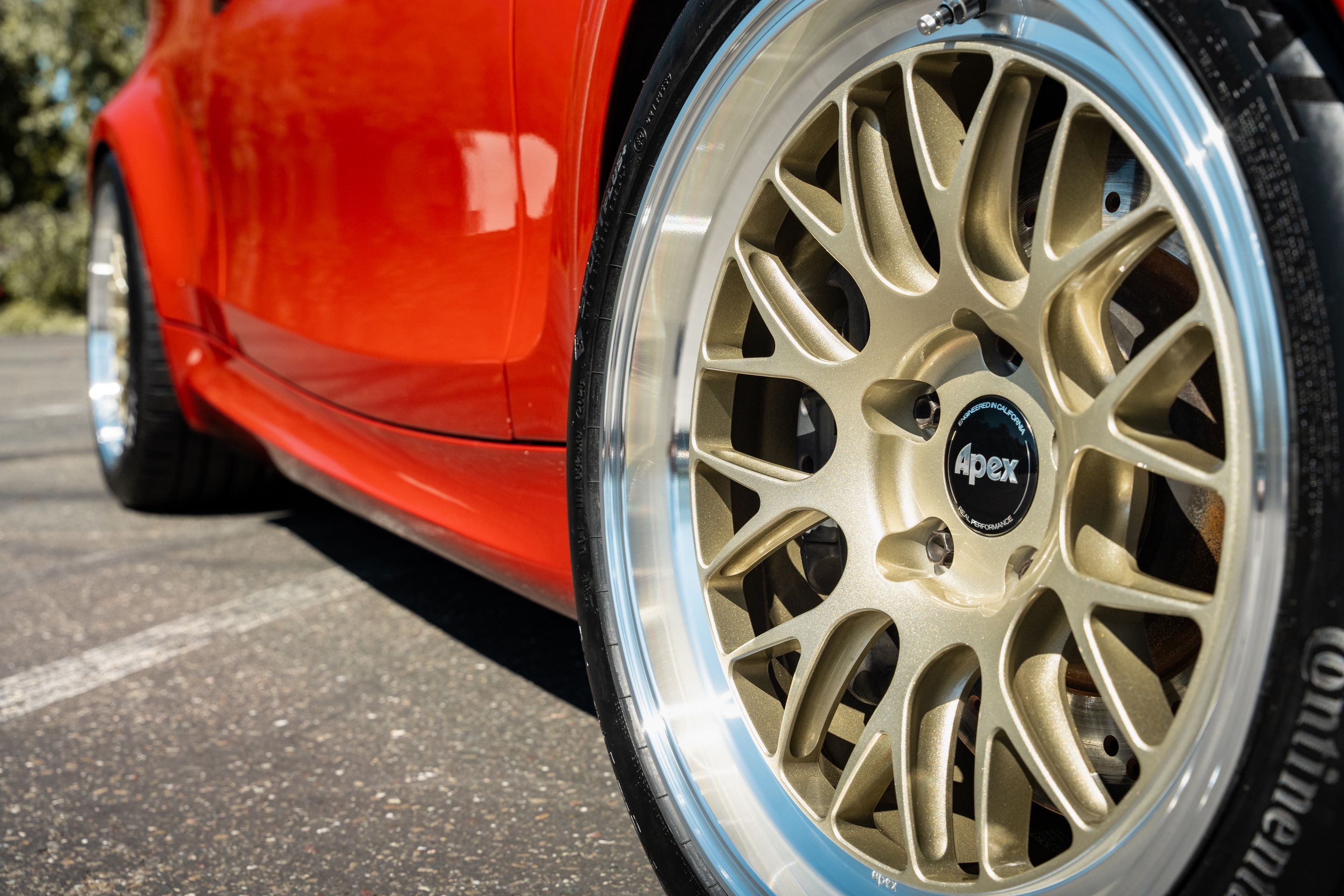 Orange BMW E82 1M with 18" ML-10RT Apex wheels in Machined Lip Gloss Motorsport Gold