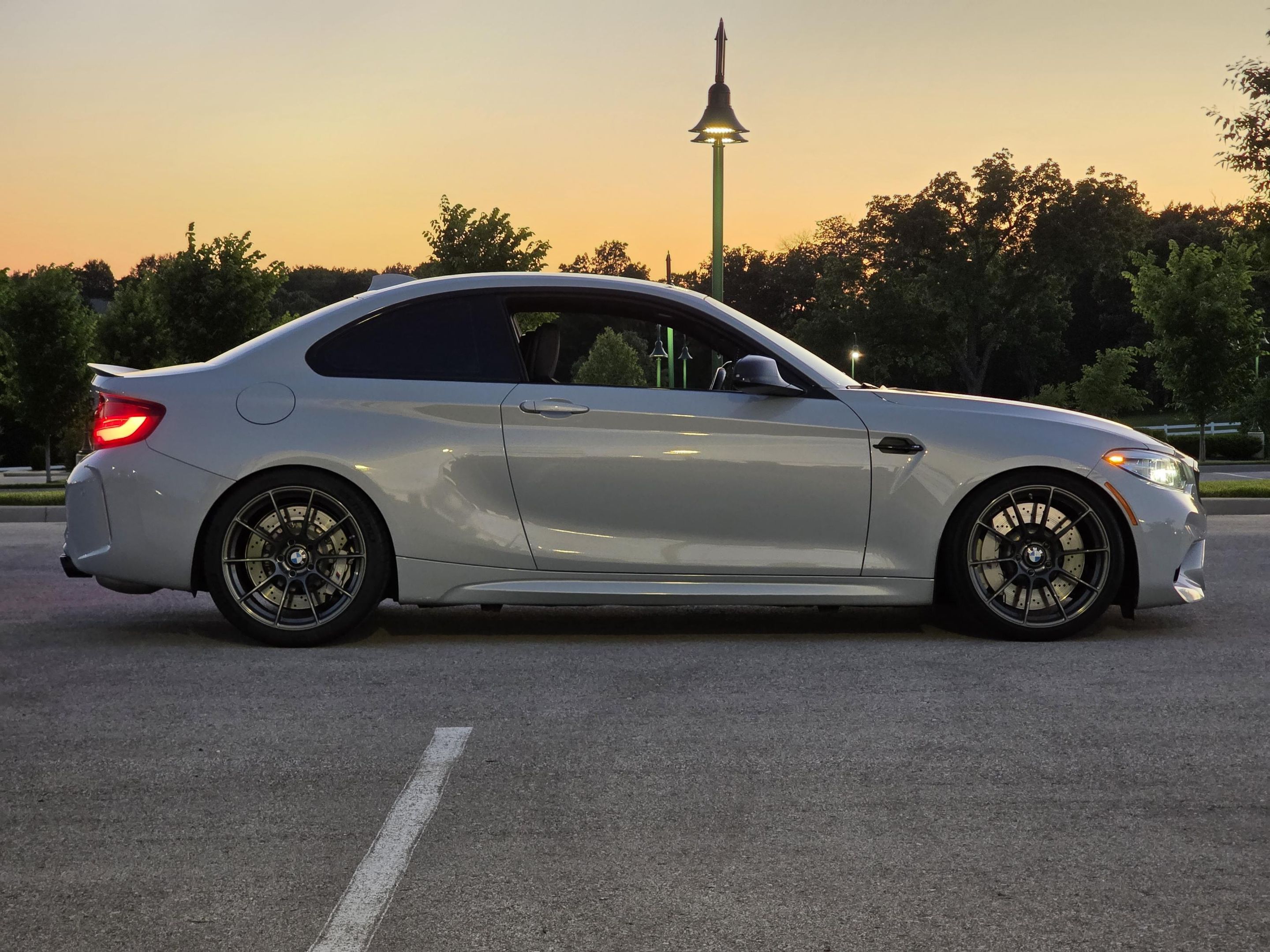 White BMW F87 M2 with 19" SM-10RS Apex wheels in Anthracite