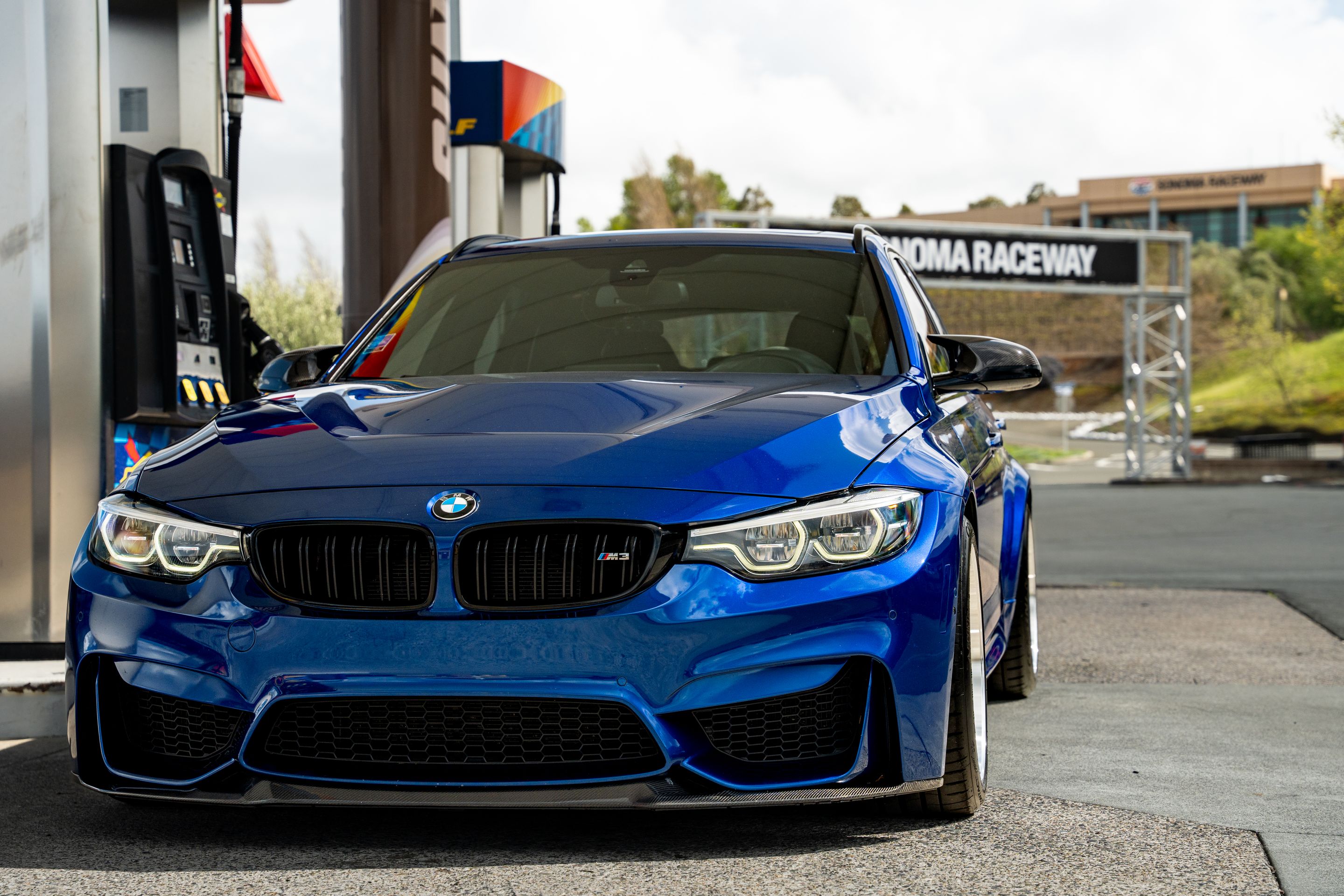 Blue BMW F80 M3 with 18" ML-10RT Apex wheels in Machined Lip Gloss Motorsport Gold