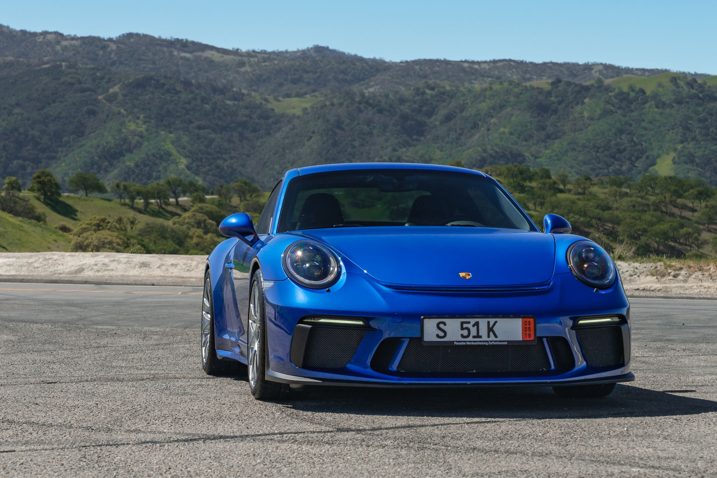 Blue Porsche 911 991.2 GT3 Touring with 19" EC-7RS Apex wheels in Race Silver