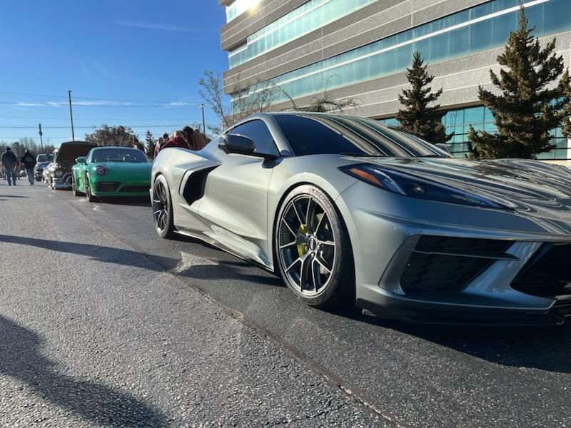 Grey Chevrolet C8 Corvette Stingray/Z51 with 19"/20" VS-5RS Apex wheels in Anthracite