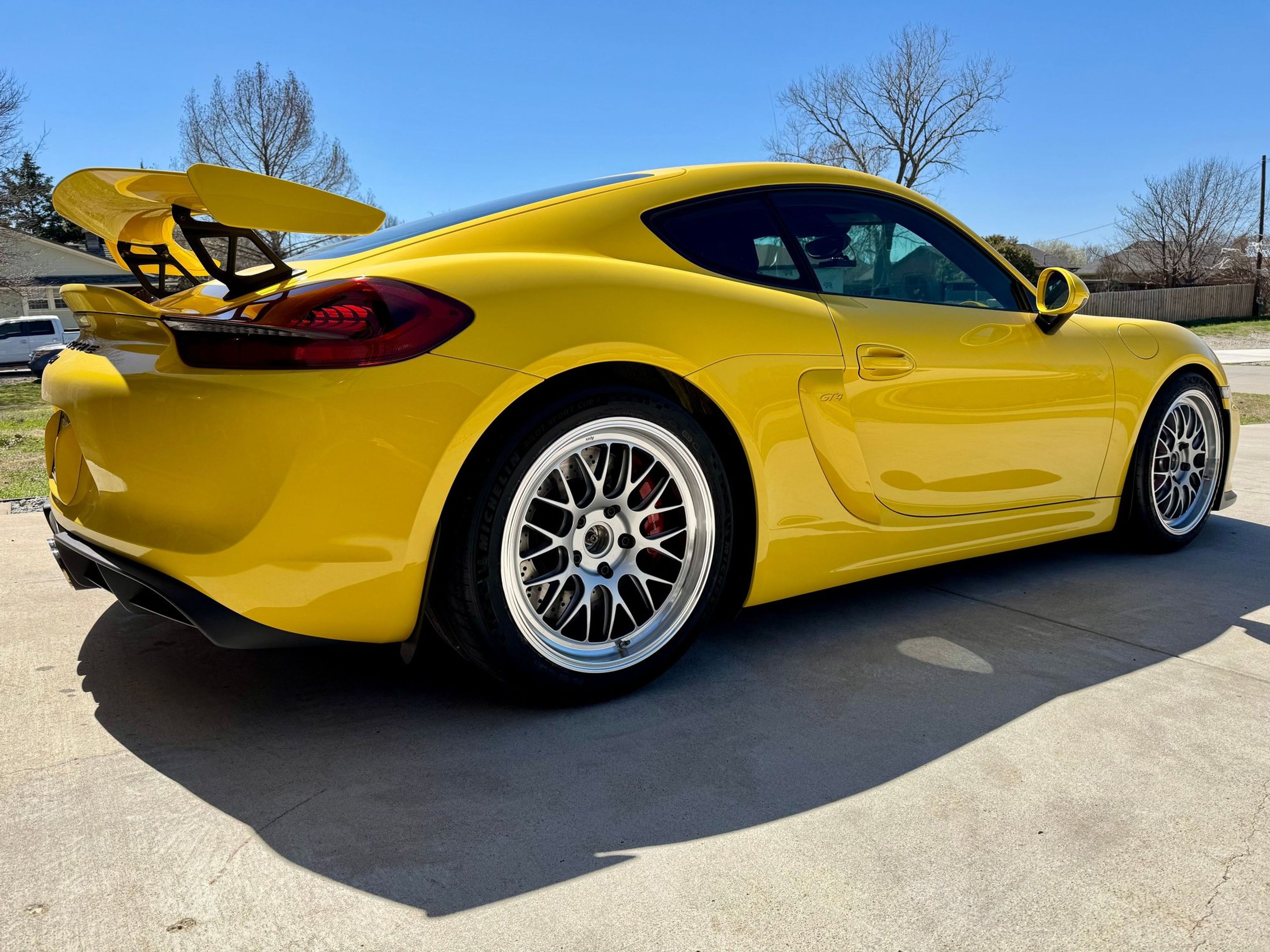 Yellow Porsche 981 Cayman GT4 with 19" ML-10RT Apex wheels in Machined Lip Race Silver