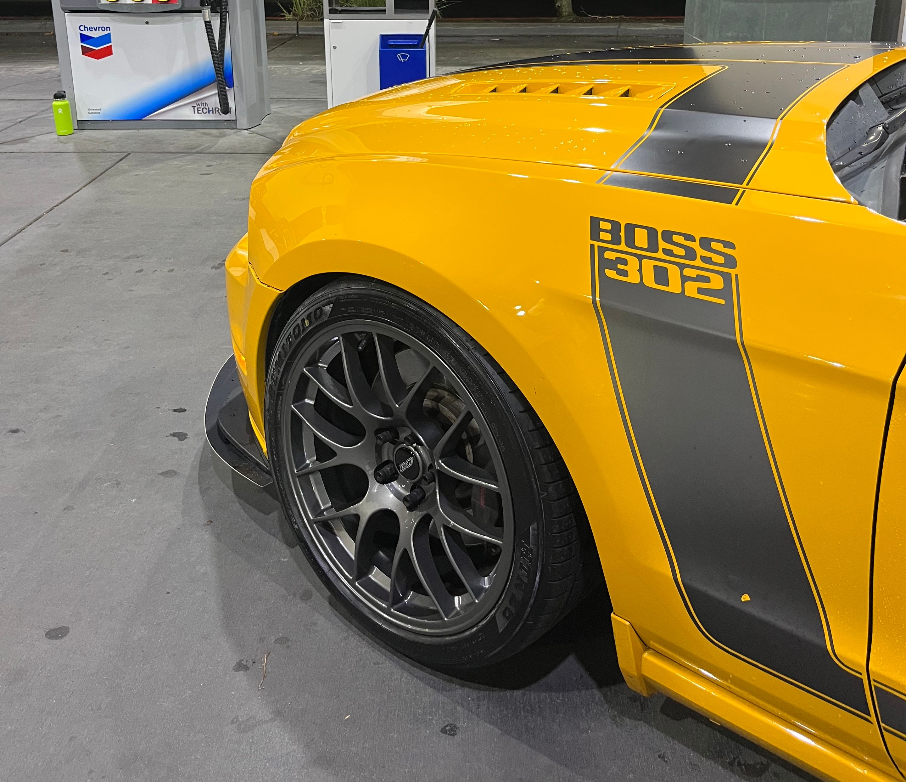 Yellow Ford S197 Mustang Boss 302 with 19" EC-7 Apex wheels in Anthracite