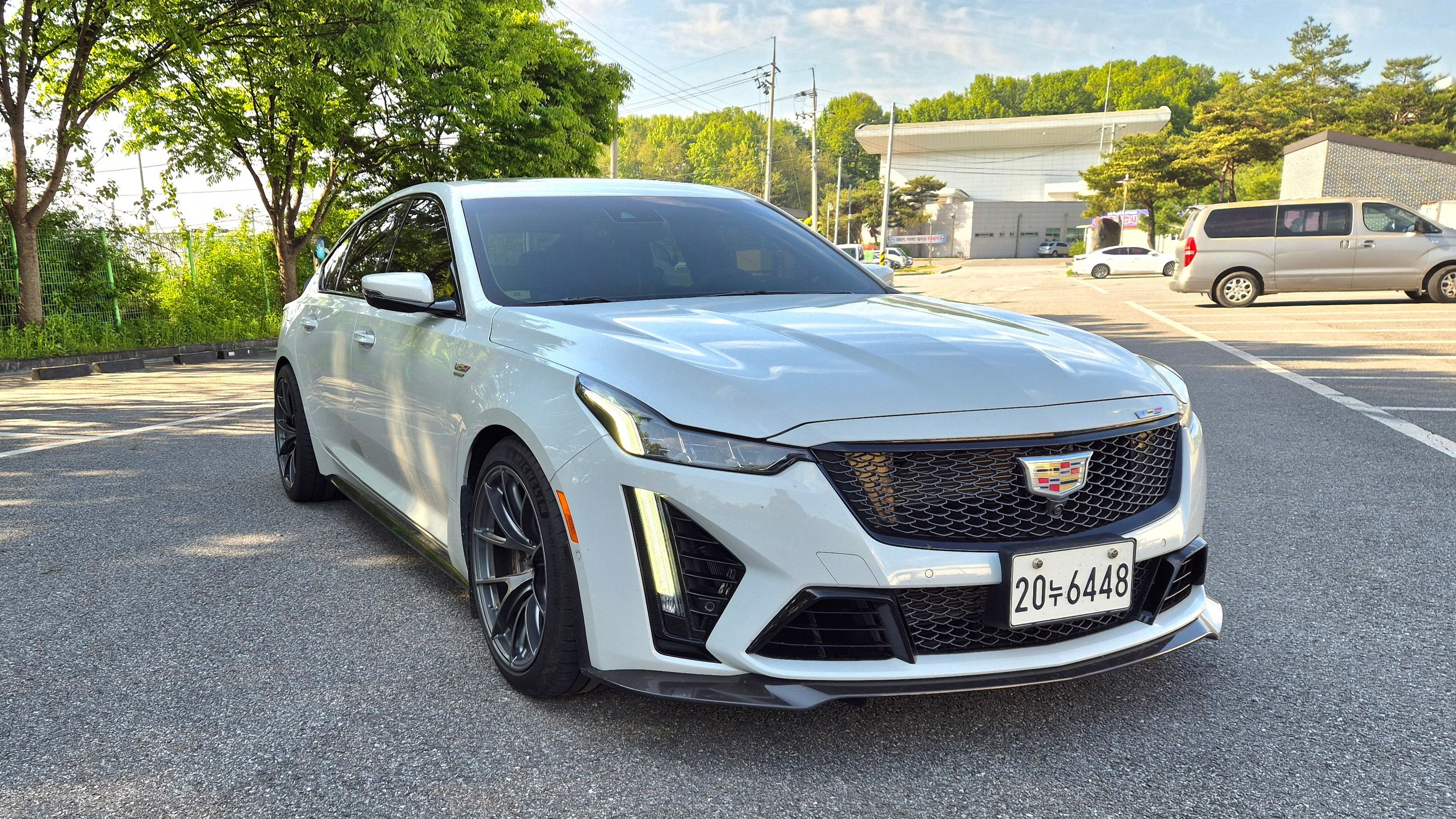 Grey Cadillac CT5-V Blackwing with 19" VS-5RS Apex wheels in Anthracite