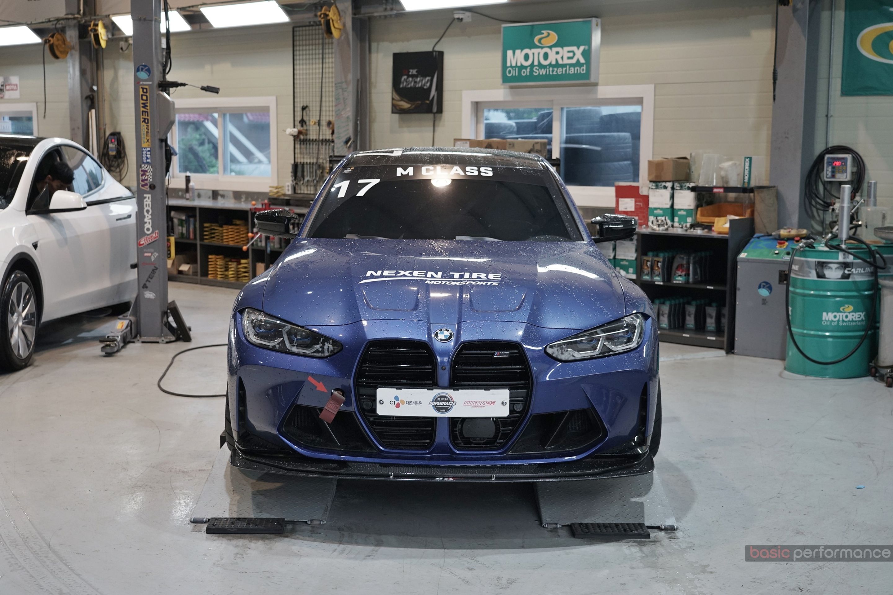 Blue BMW G80 M3 with 19" VS-5RS Apex wheels in Anthracite