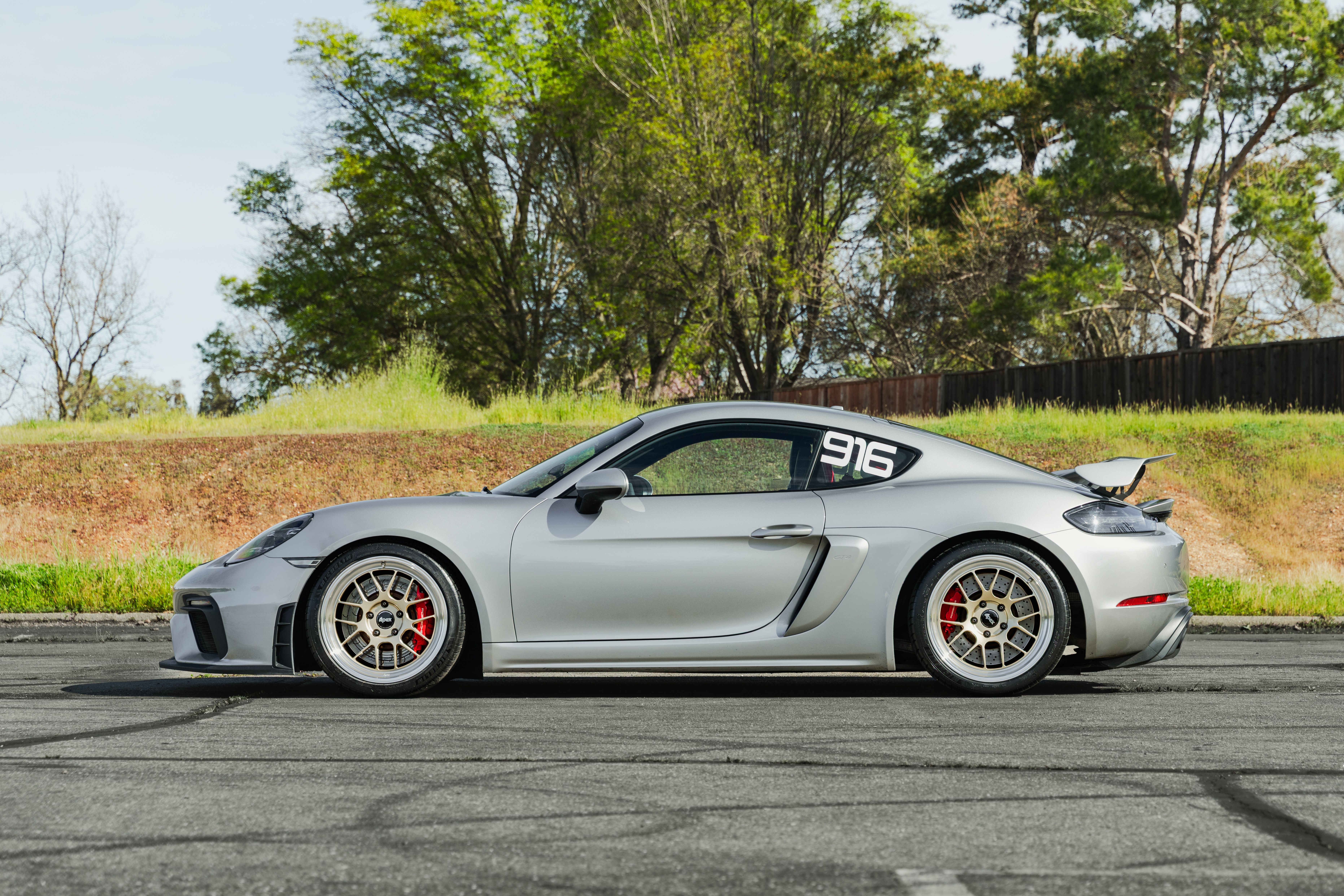 Porsche 718 Cayman GT4 with 19