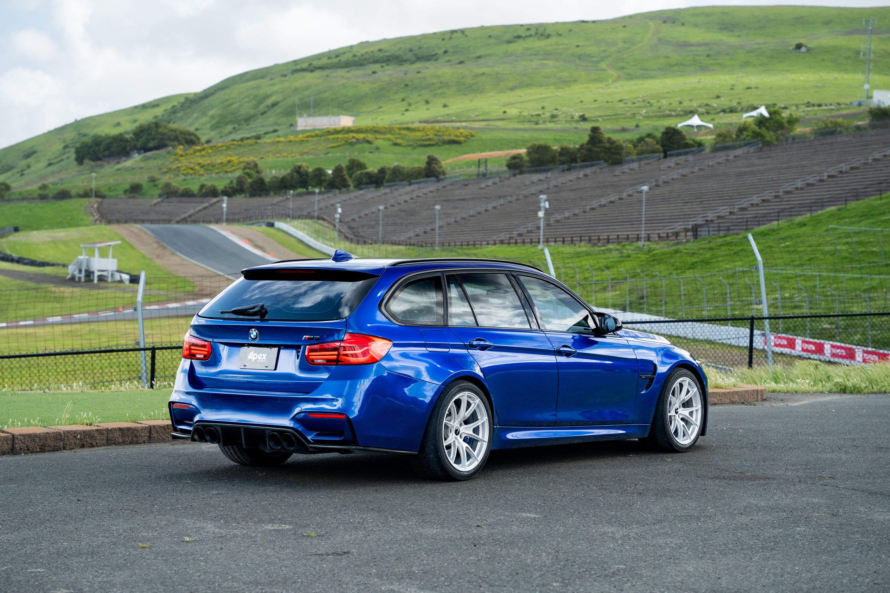Blue BMW F80 M3 with 18" VS-5 Apex wheels in Race Silver