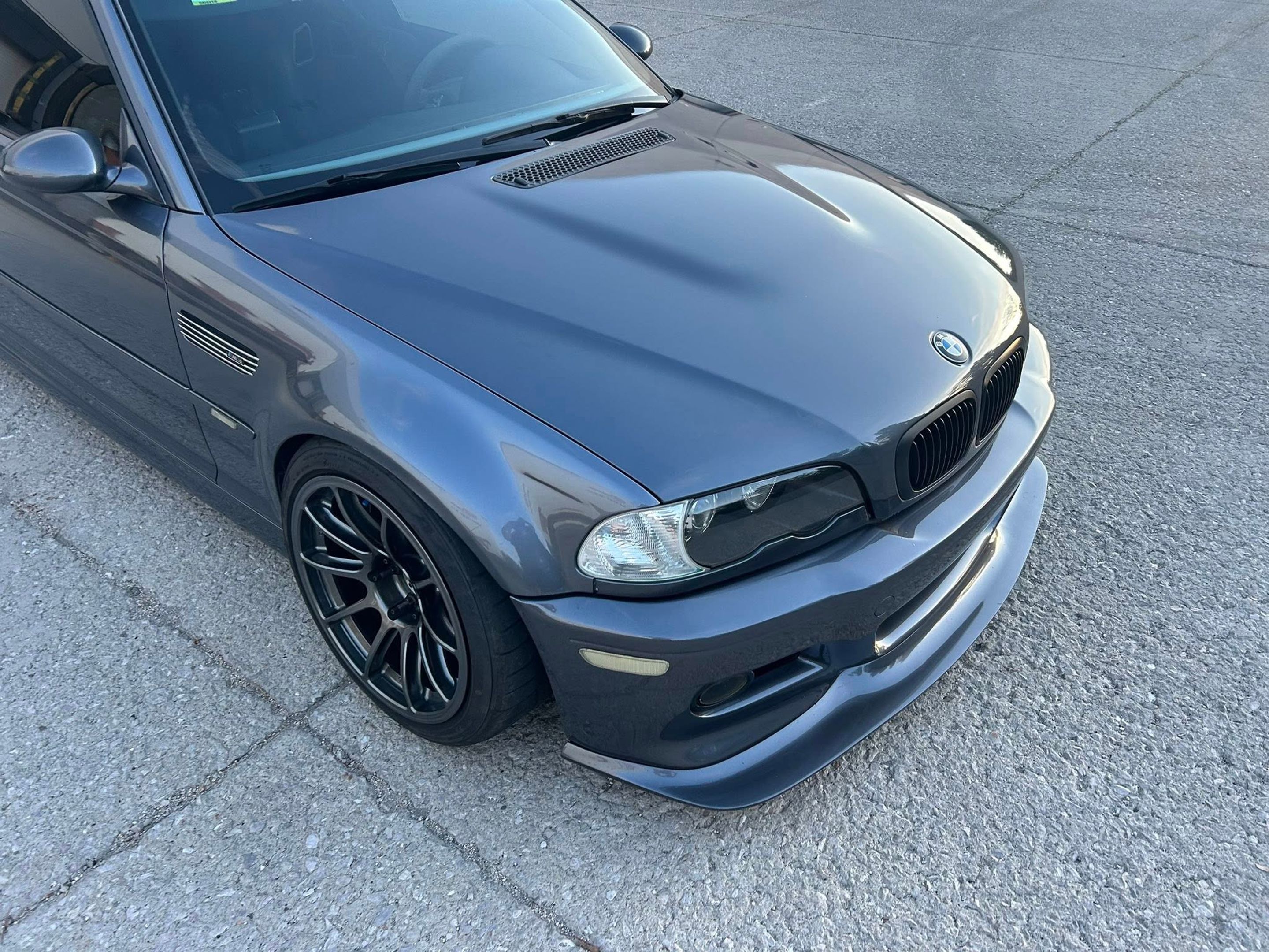 Grey BMW E46 M3 with 18" SM-10RE Apex wheels in Anthracite