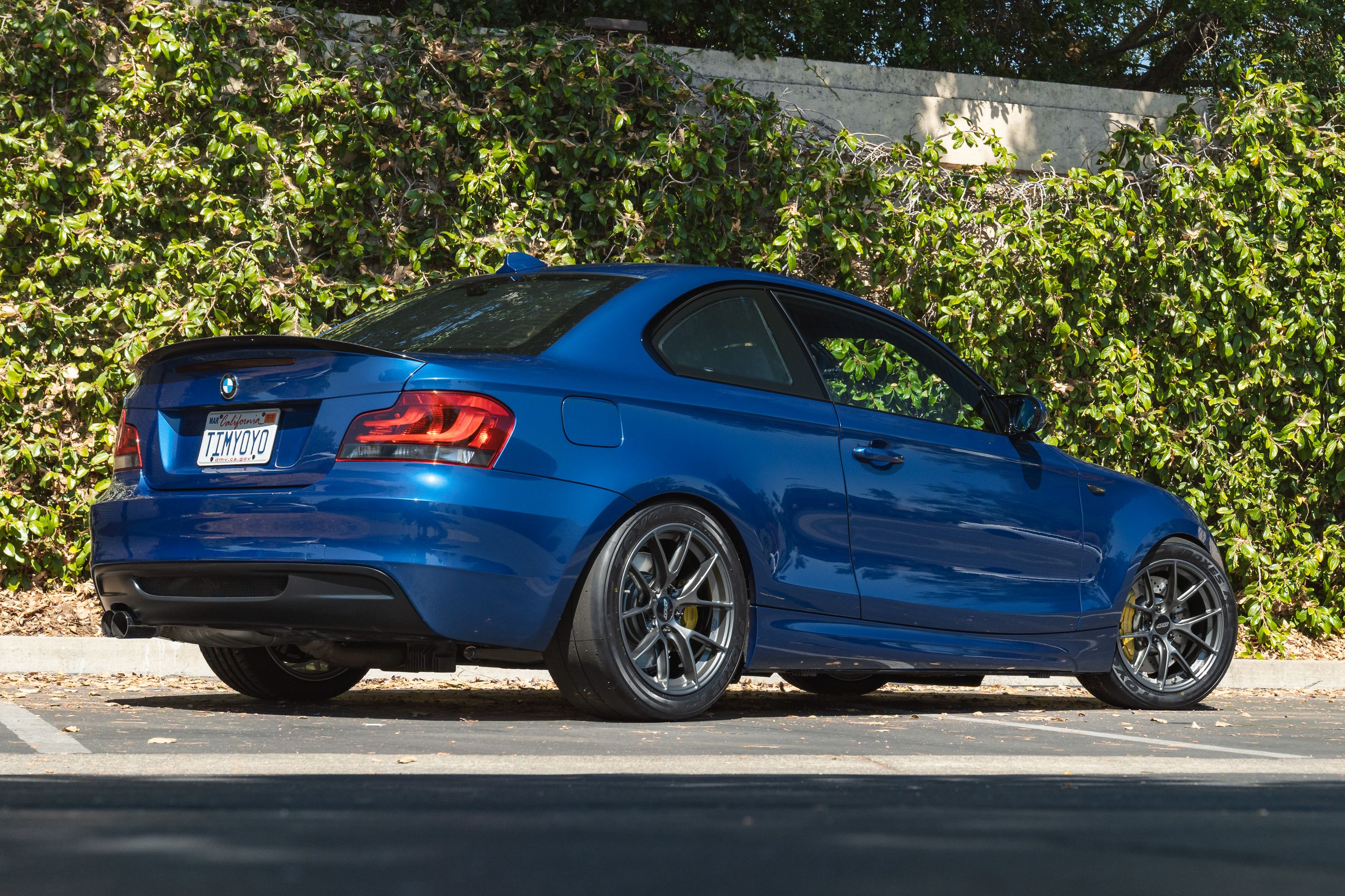Blue BMW E82 Coupe 1 Series with 17" VS-5RS Apex wheels in Anthracite