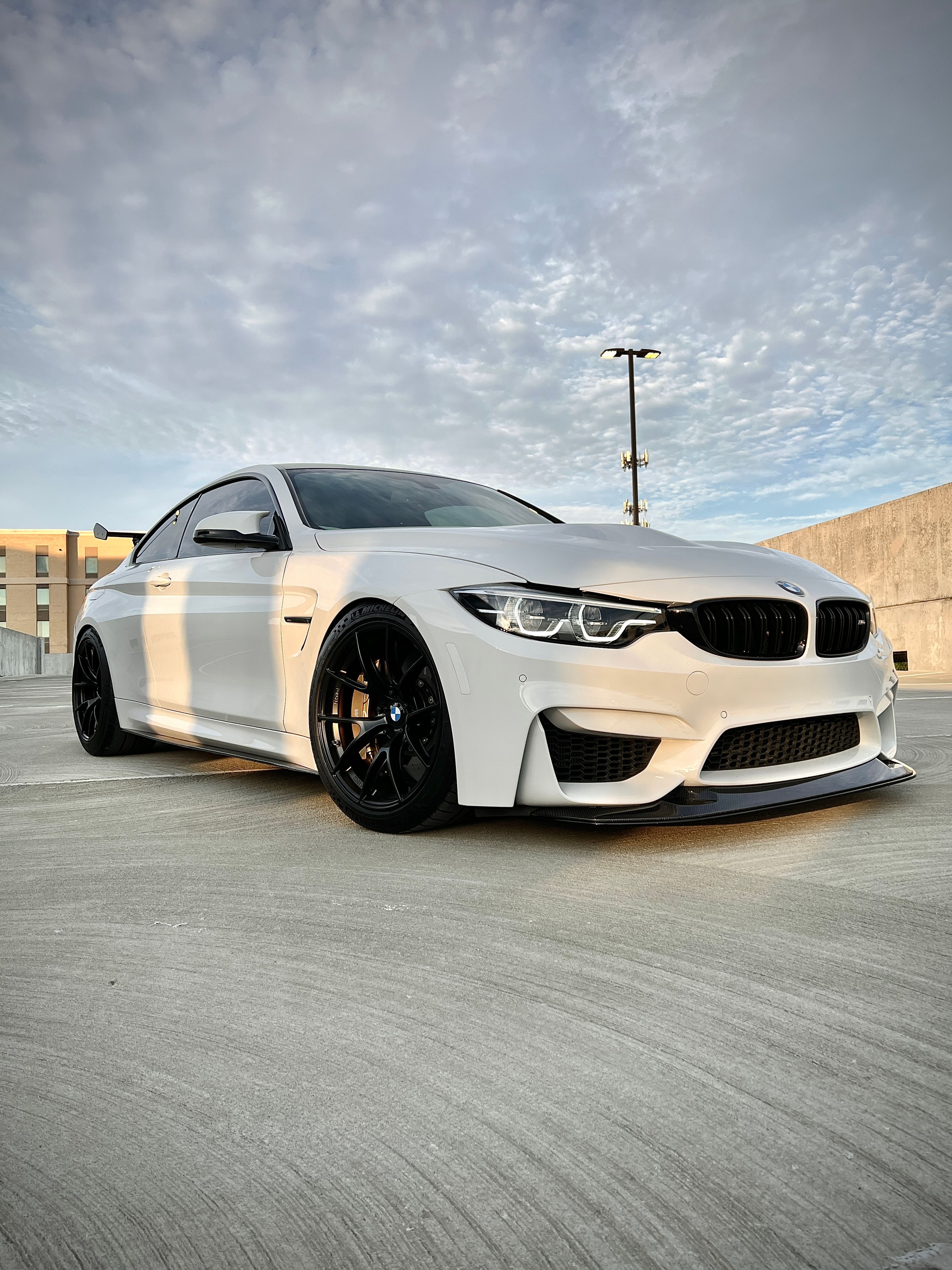 White BMW F82 Coupe M4 with 19" VS-5RS Apex wheels in Satin Black