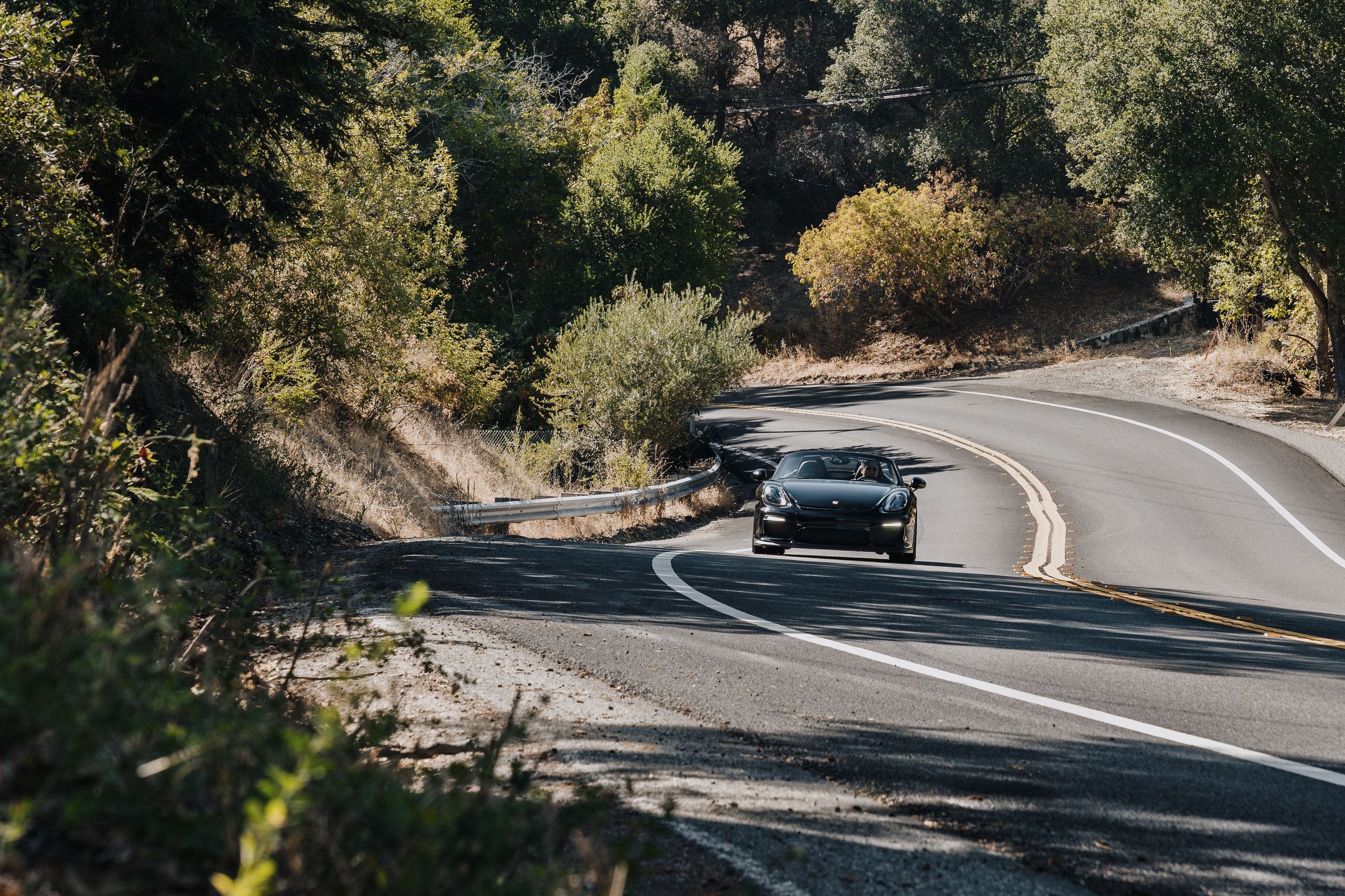 Black Porsche 981 Spyder with 20" VS-5RS Apex wheels in Motorsport Gold