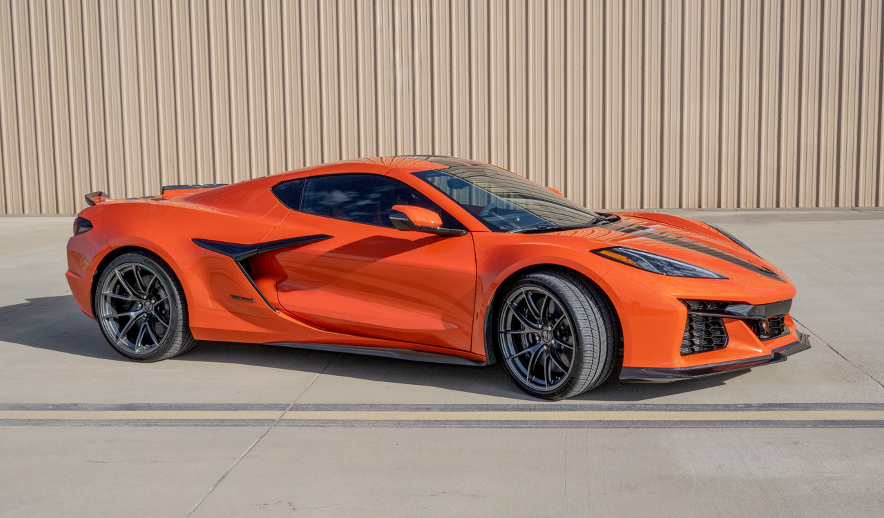 Orange Chevrolet C8 Corvette E-Ray with 20"/21" VS-5RS Apex wheels in Anthracite