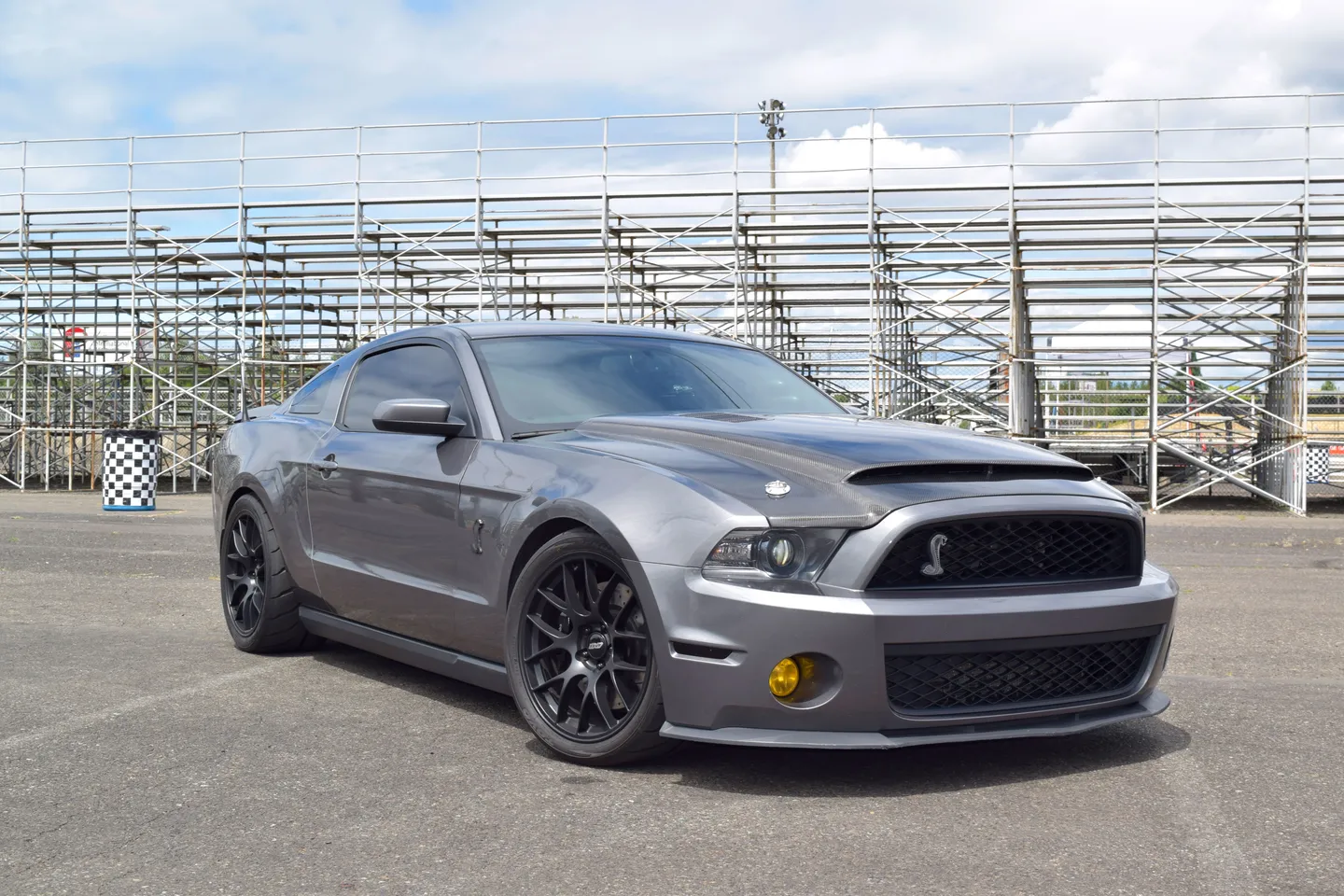 Ford S197 Mustang GT500 with 19