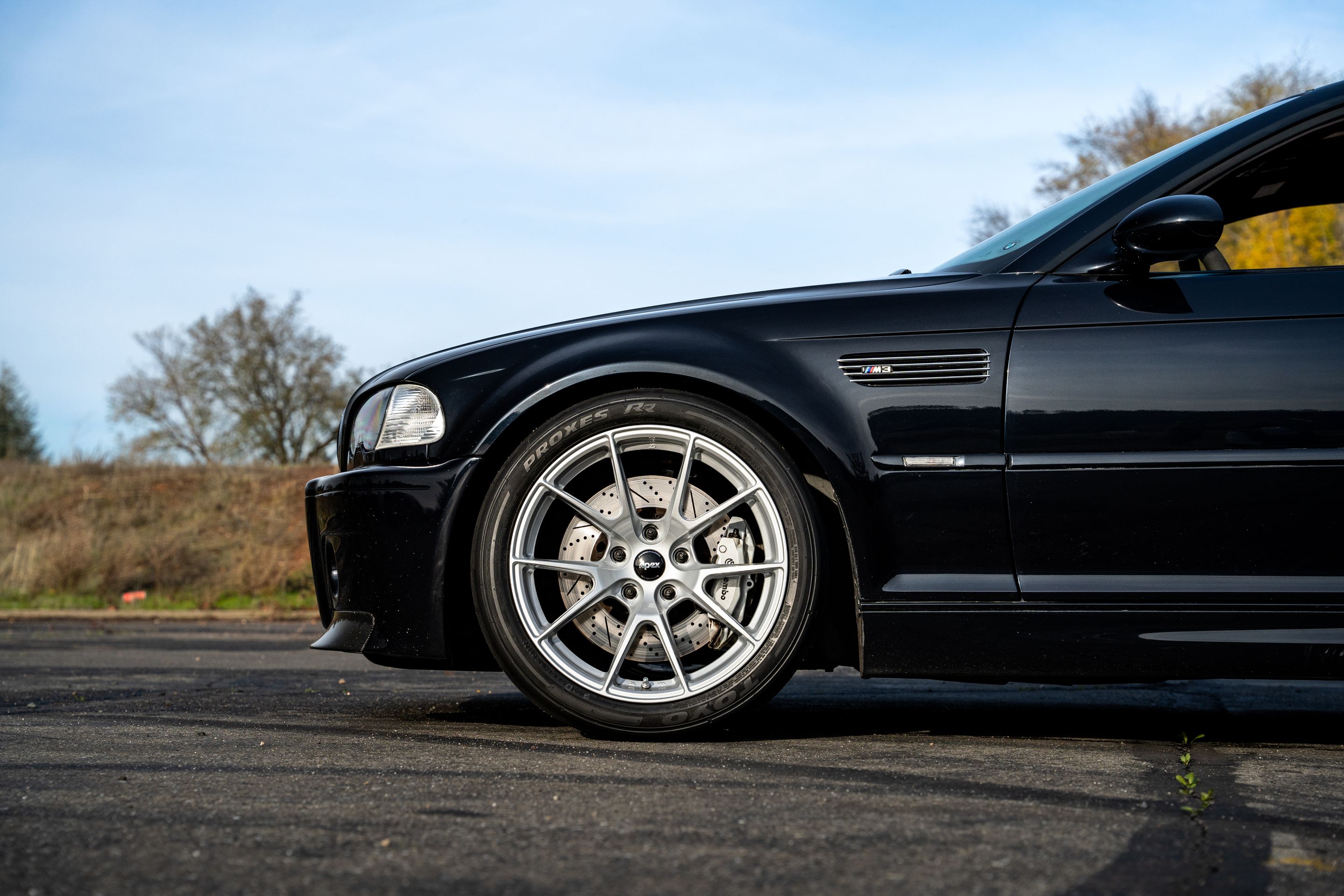 Black BMW E46 M3 with 18" VS-5 Apex wheels in Race Silver