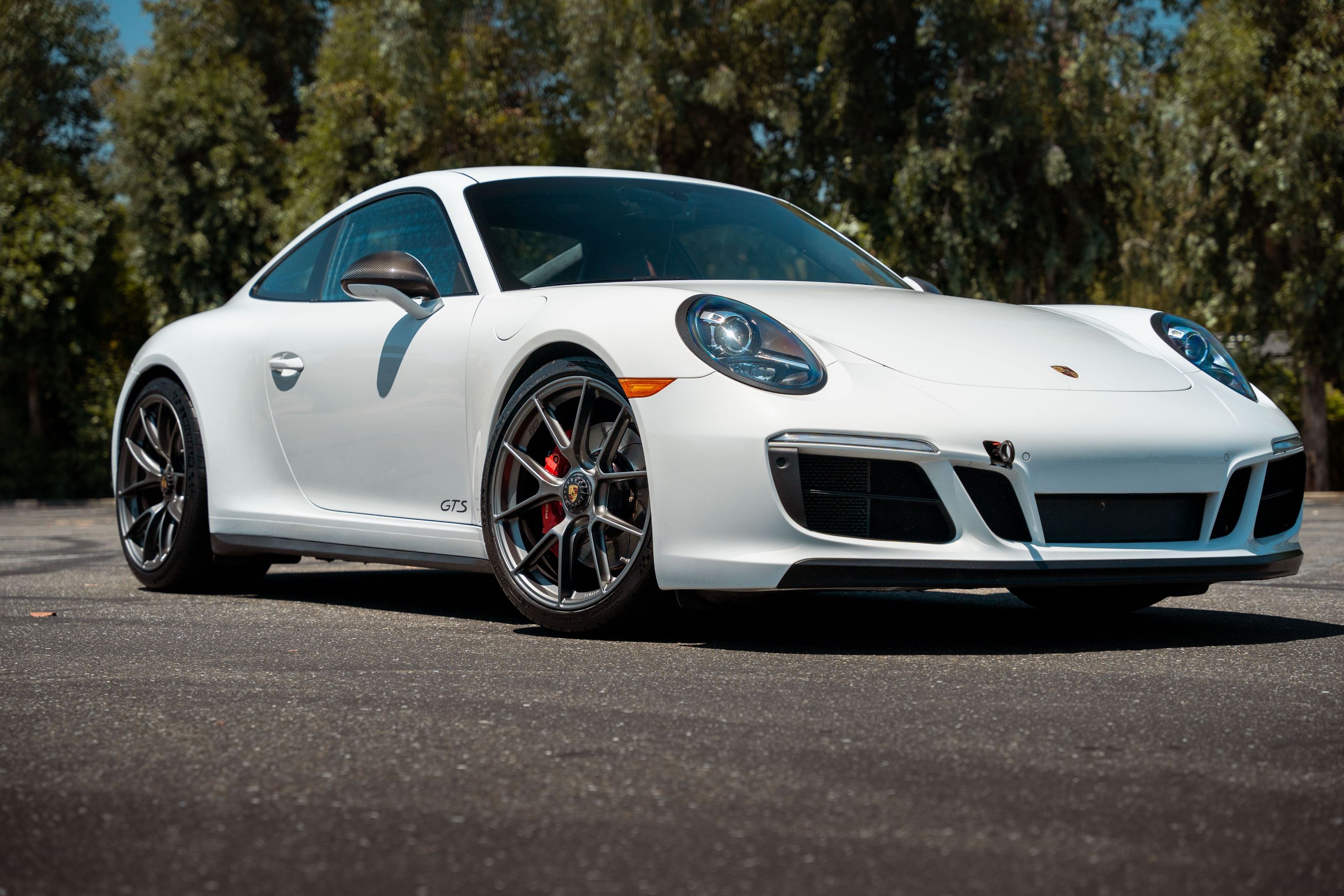 White Porsche 911 991.2 Carrera GTS with 20" VS-5RS Apex wheels in Anthracite