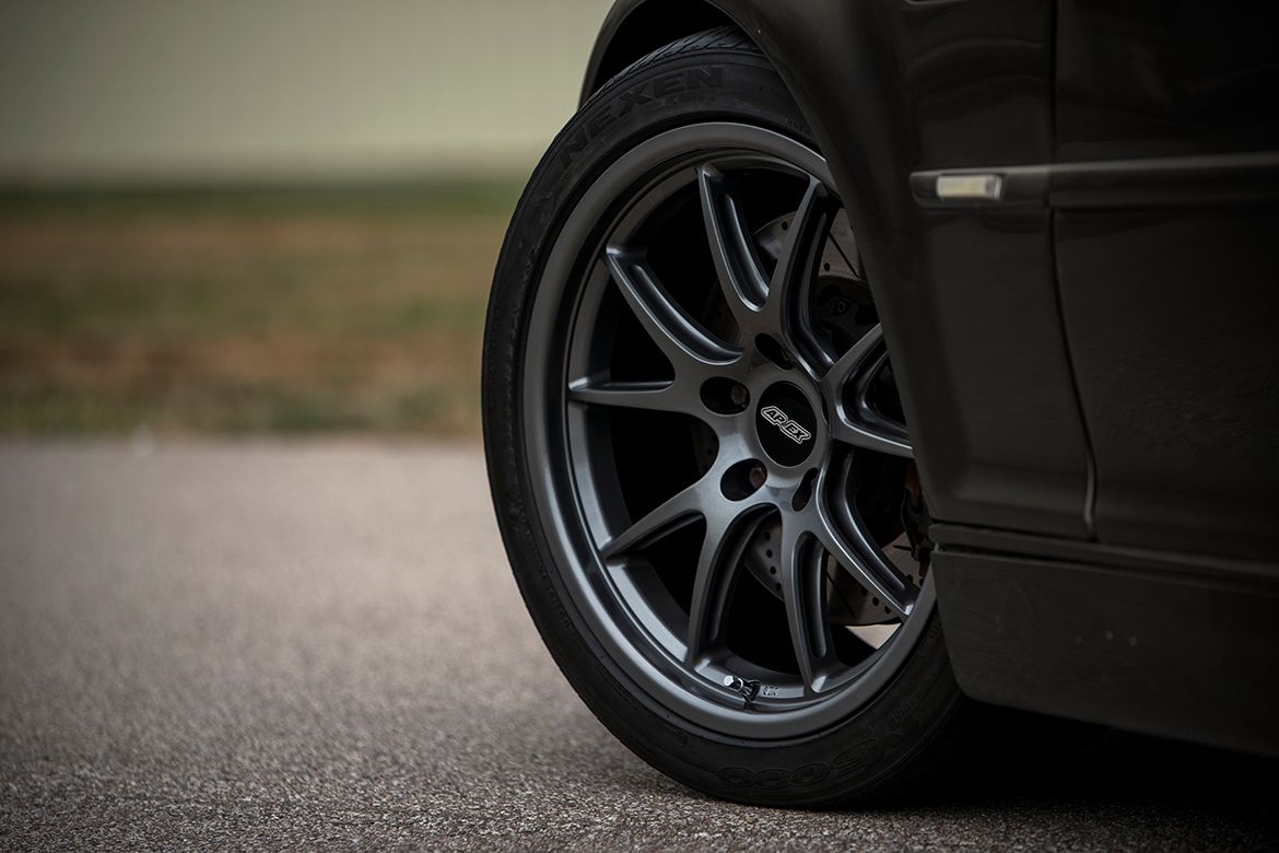 Black BMW E46 M3 with 18" FL-5 Apex wheels in Anthracite