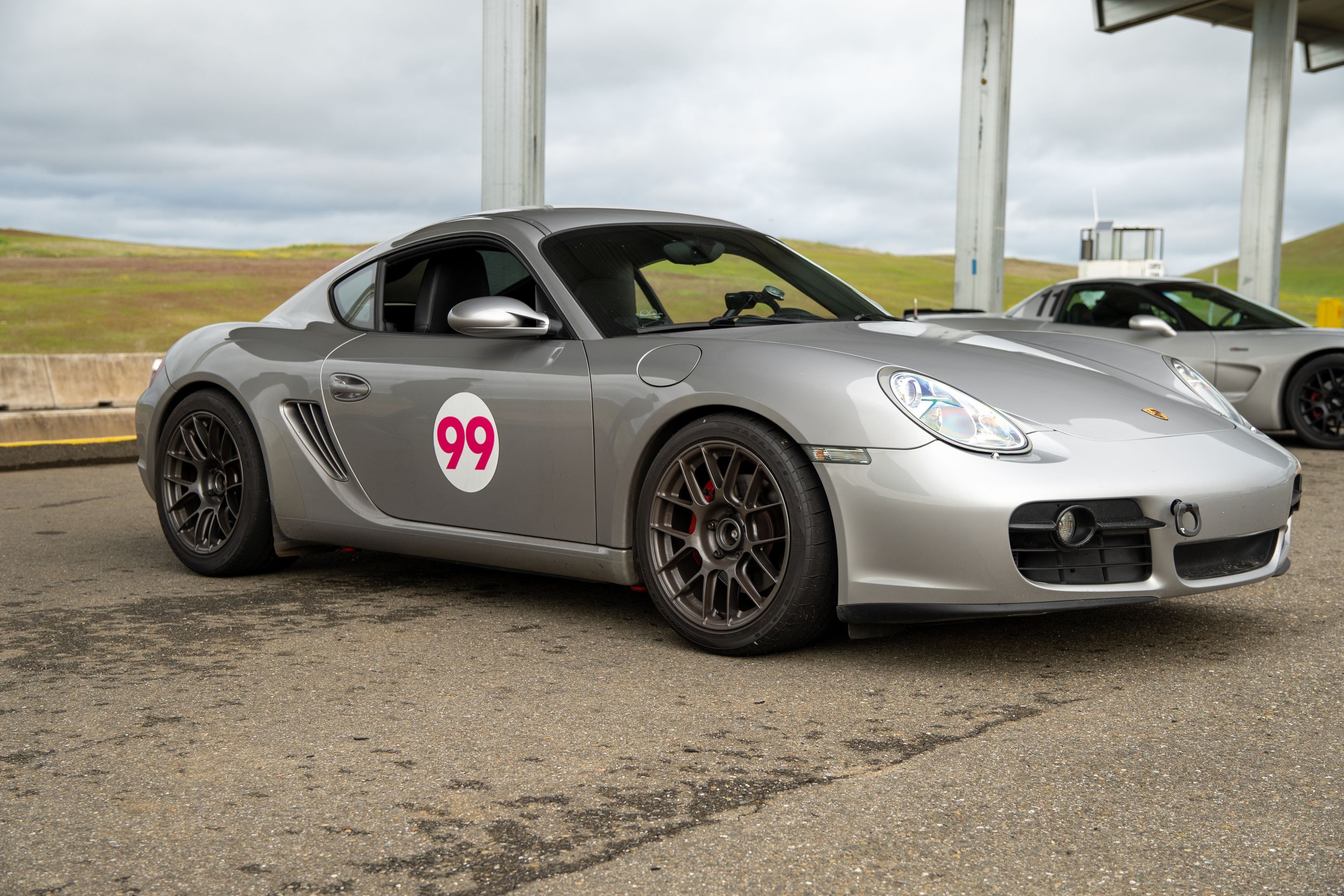 Silver Porsche 987 Cayman S with 18" EC-7RS Apex wheels in Anthracite