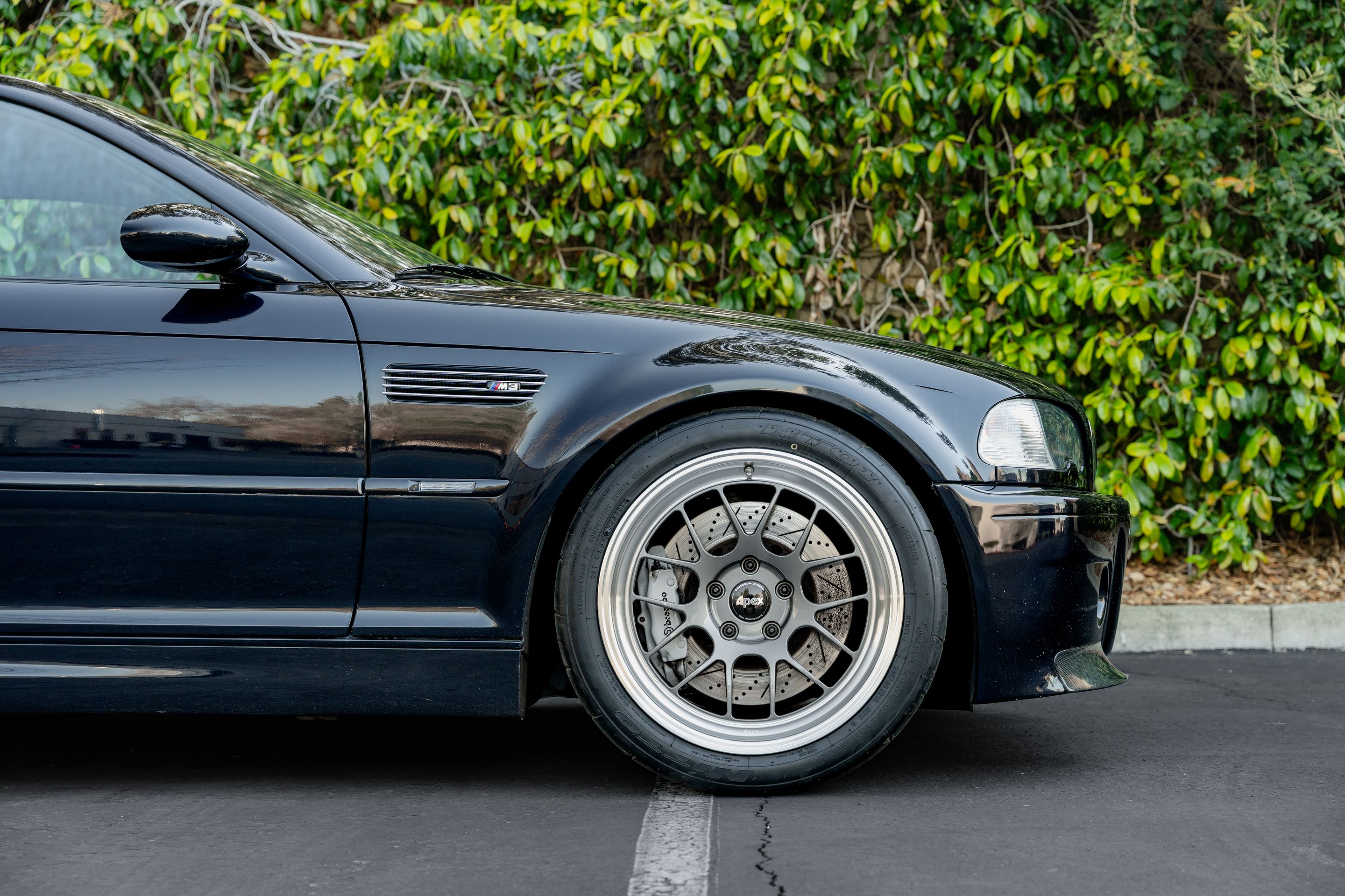 Black BMW E46 M3 with 18" ML-7RT Apex wheels in Machined Lip Anthracite