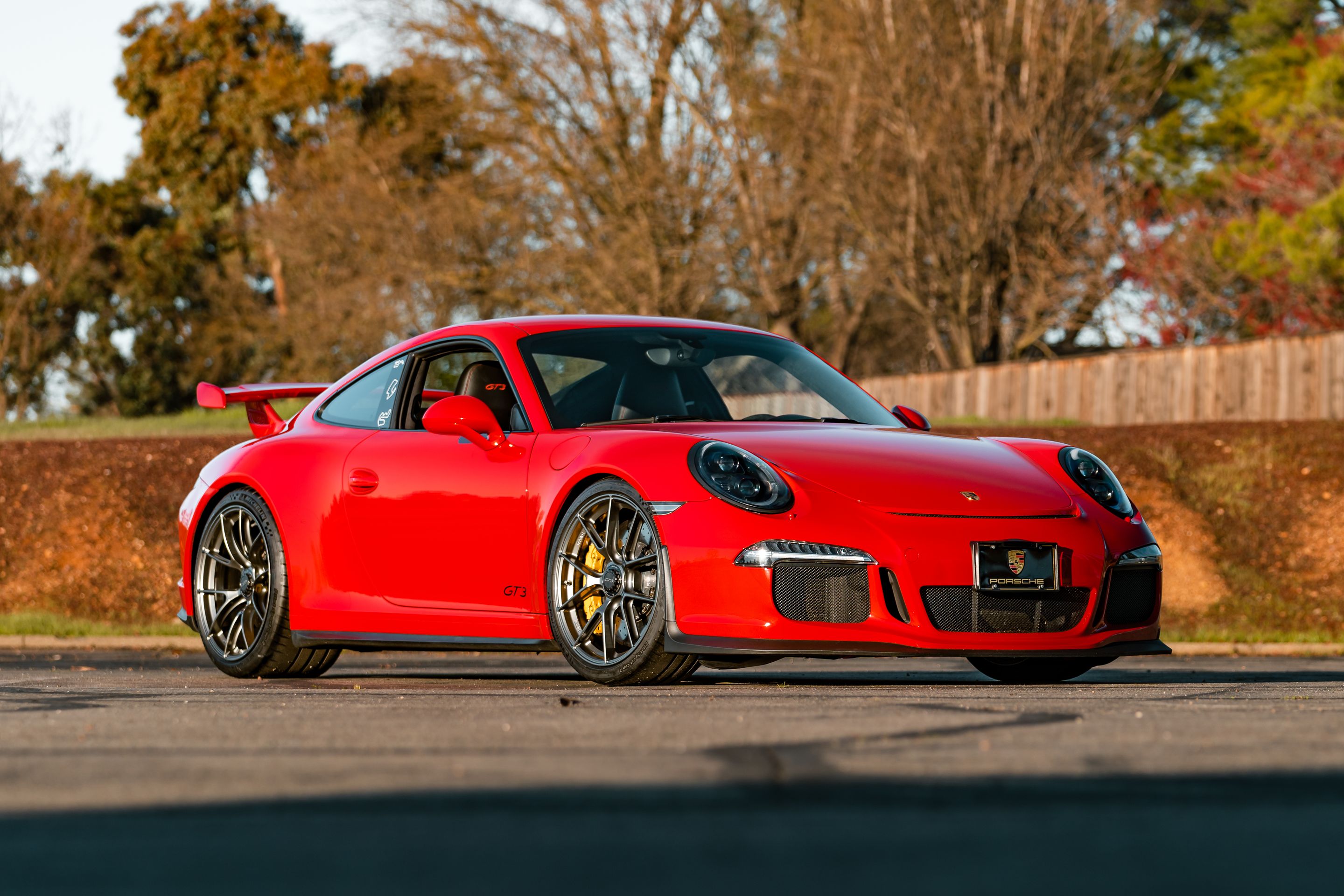 Red Porsche 911 991.1 GT3 with 20" VS-5RS Apex wheels in Anthracite